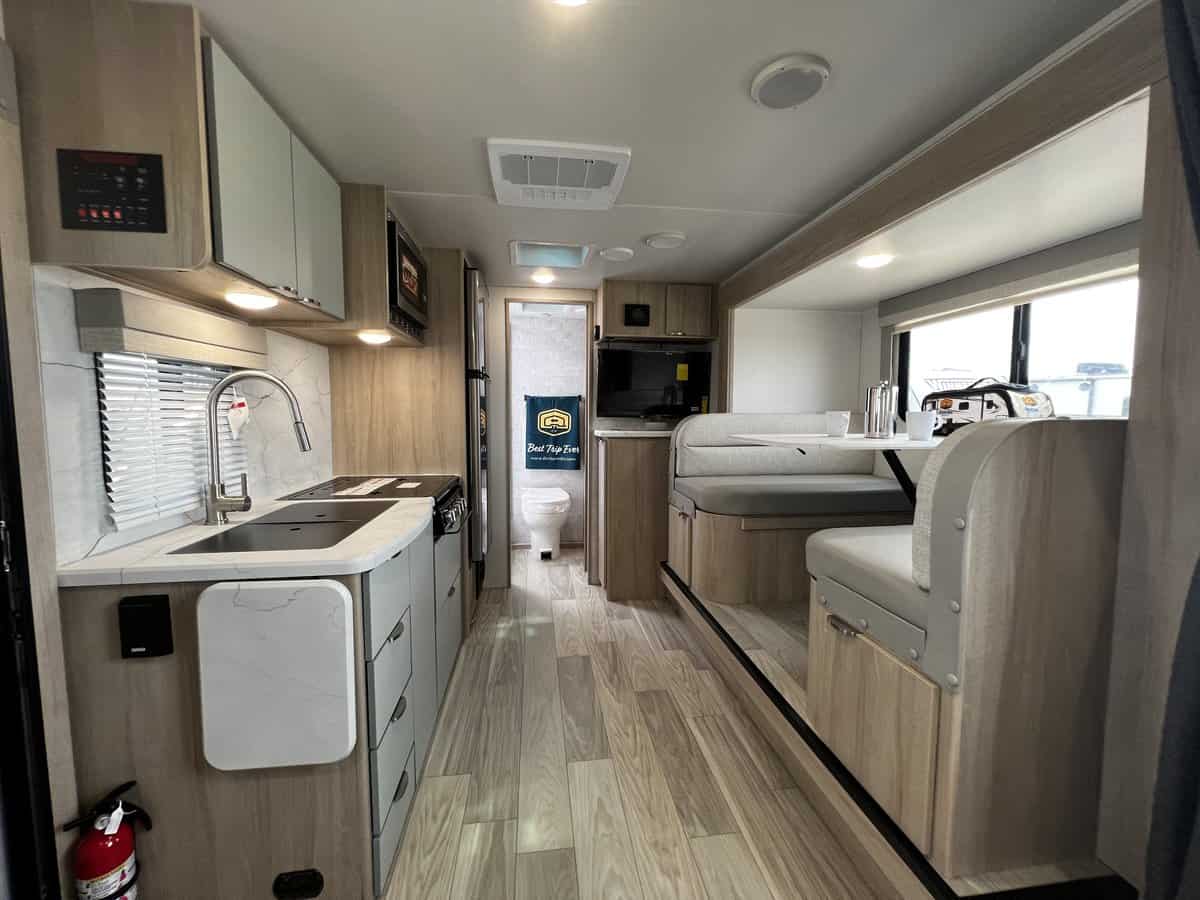 SOLD NEW 2023 Winnebago MICRO MINNIE 2108 DS Acheson AB