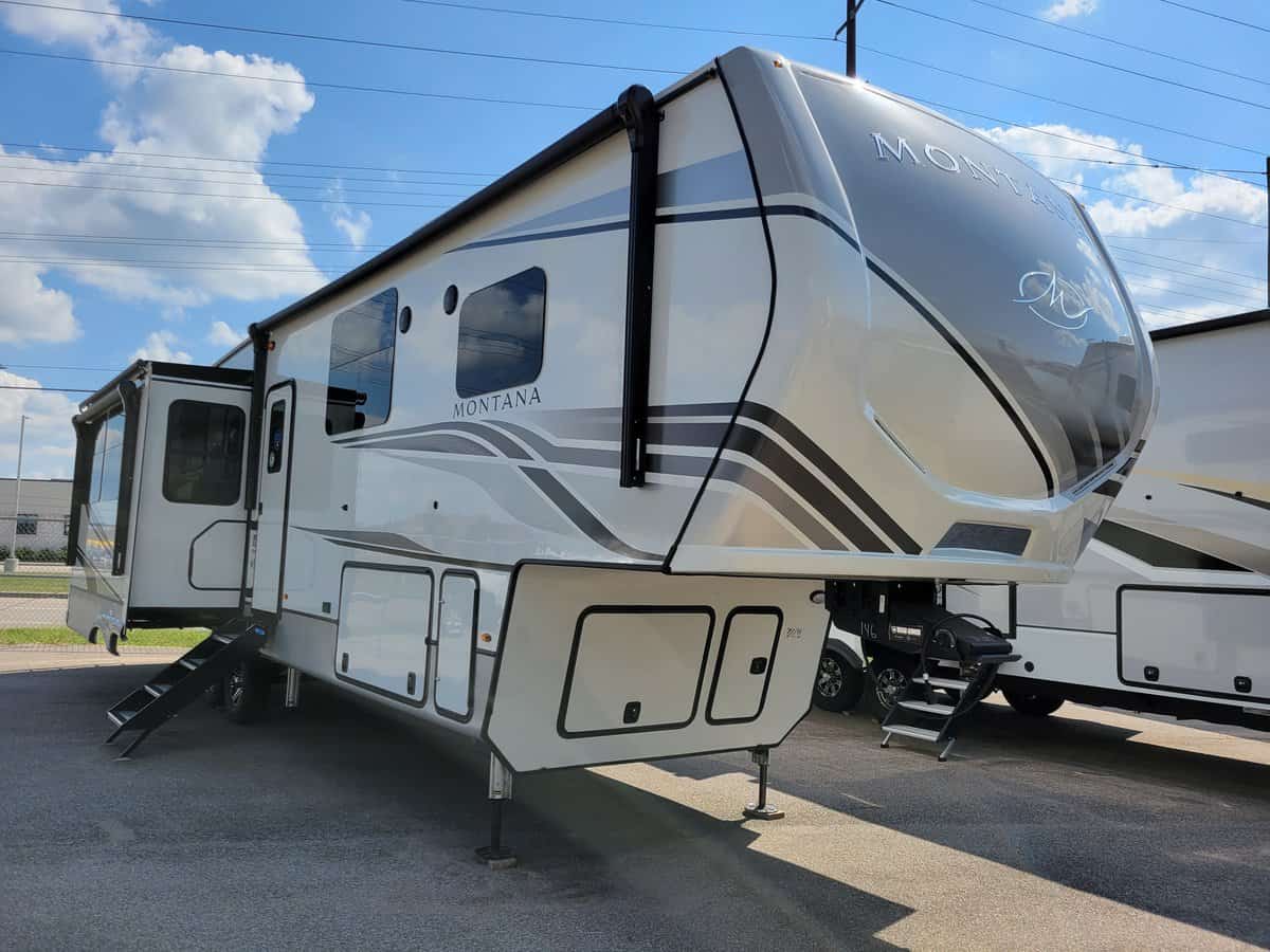 SOLD NEW 2023 Keystone MONTANA 3231CK | Evansville, IN