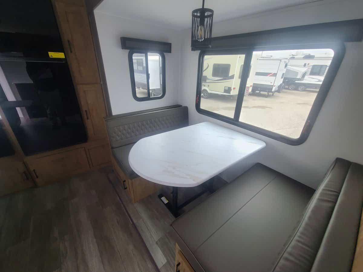 SOLD NEW 2024 Coachmen FREEDOM EXPRESS 274RKS | Evansville, IN