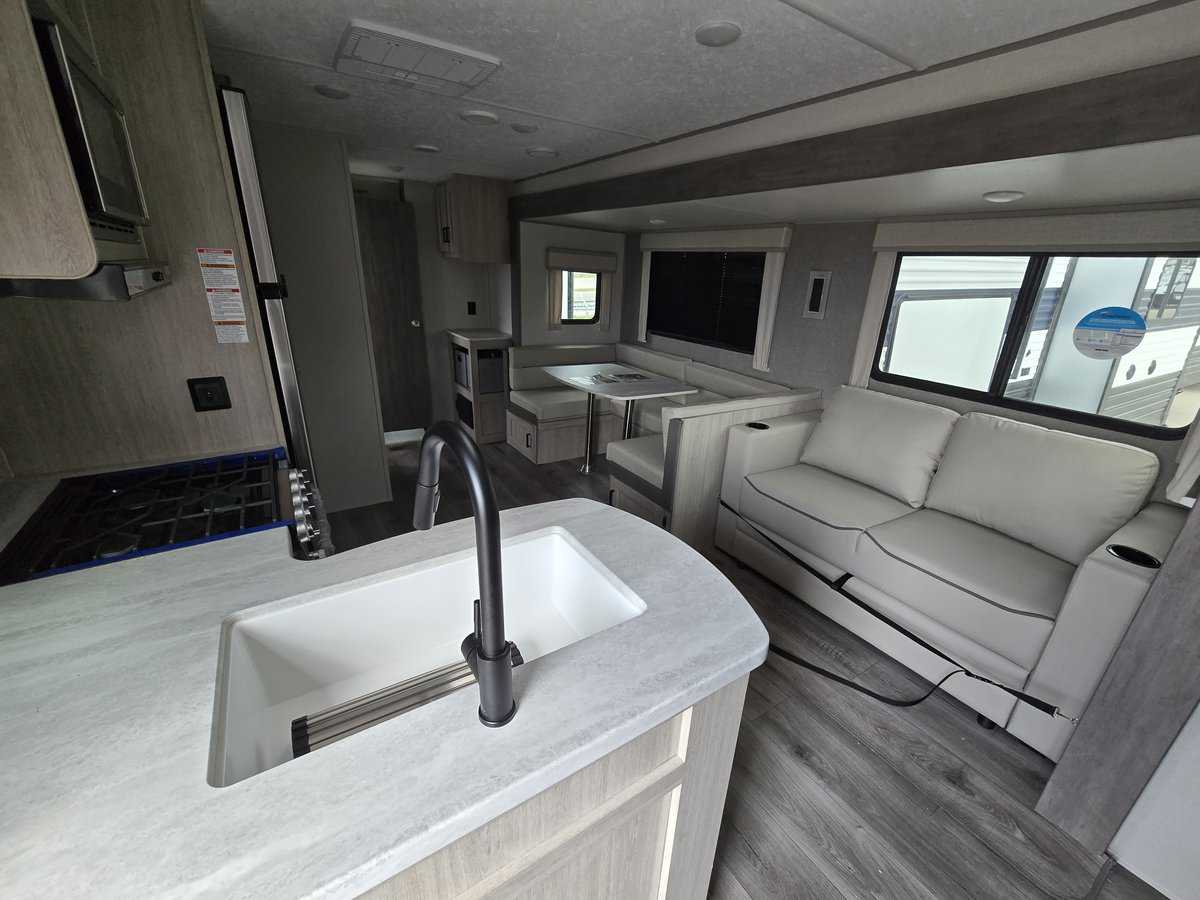 SOLD NEW 2024 Coachmen CATALINA 323BHDSCKLE | Evansville, IN