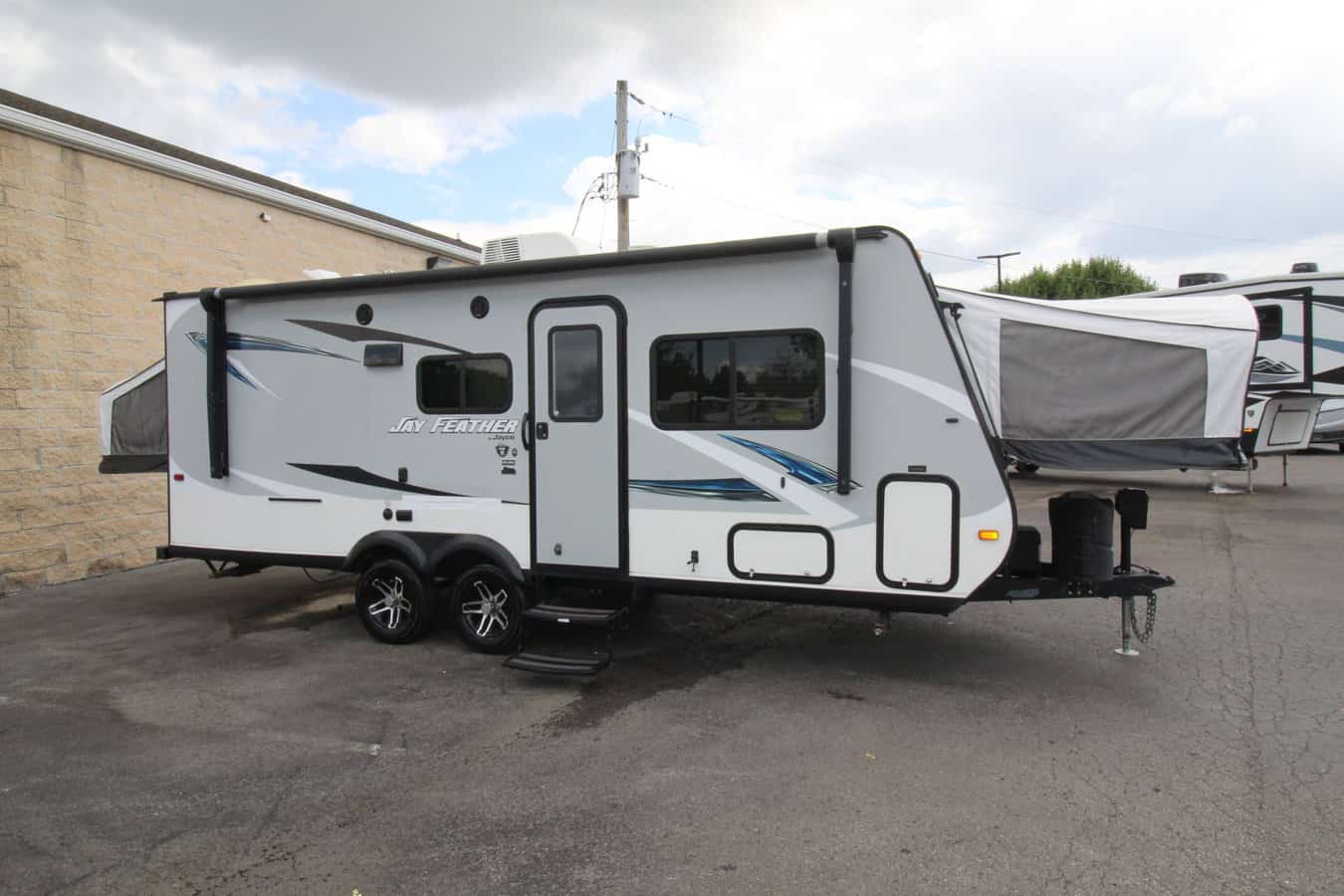 USED 2017 Jayco Jay Feather X23F | Hazelwood, MO