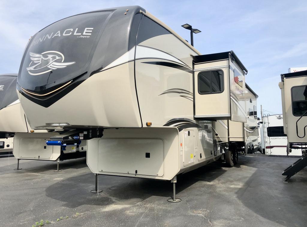 SOLD NEW 2022 Jayco PINNACLE 36FBTS Hazelwood, MO