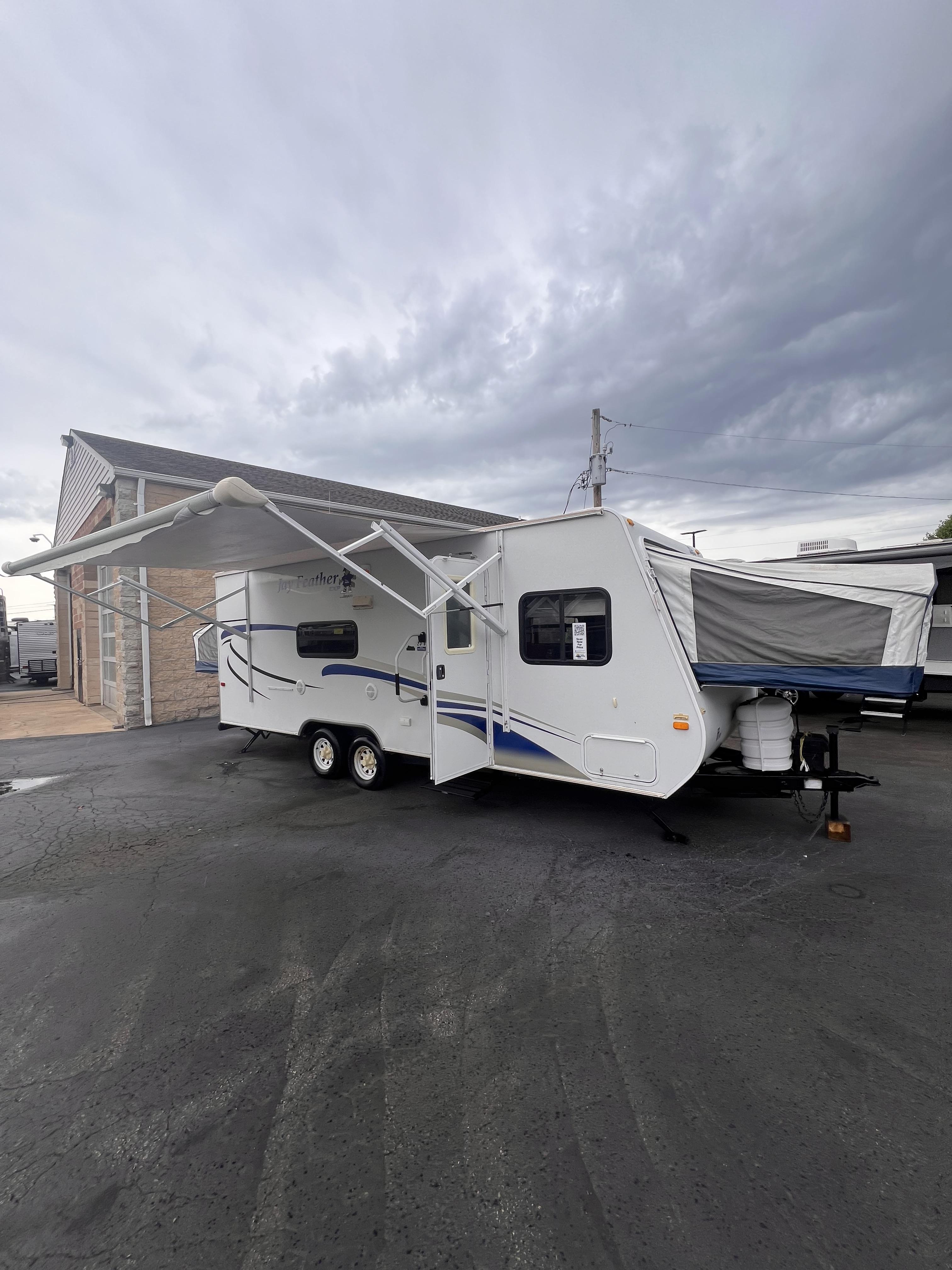 SOLD 2009 Jayco Jay Feather EXP 23B | Hazelwood, MO