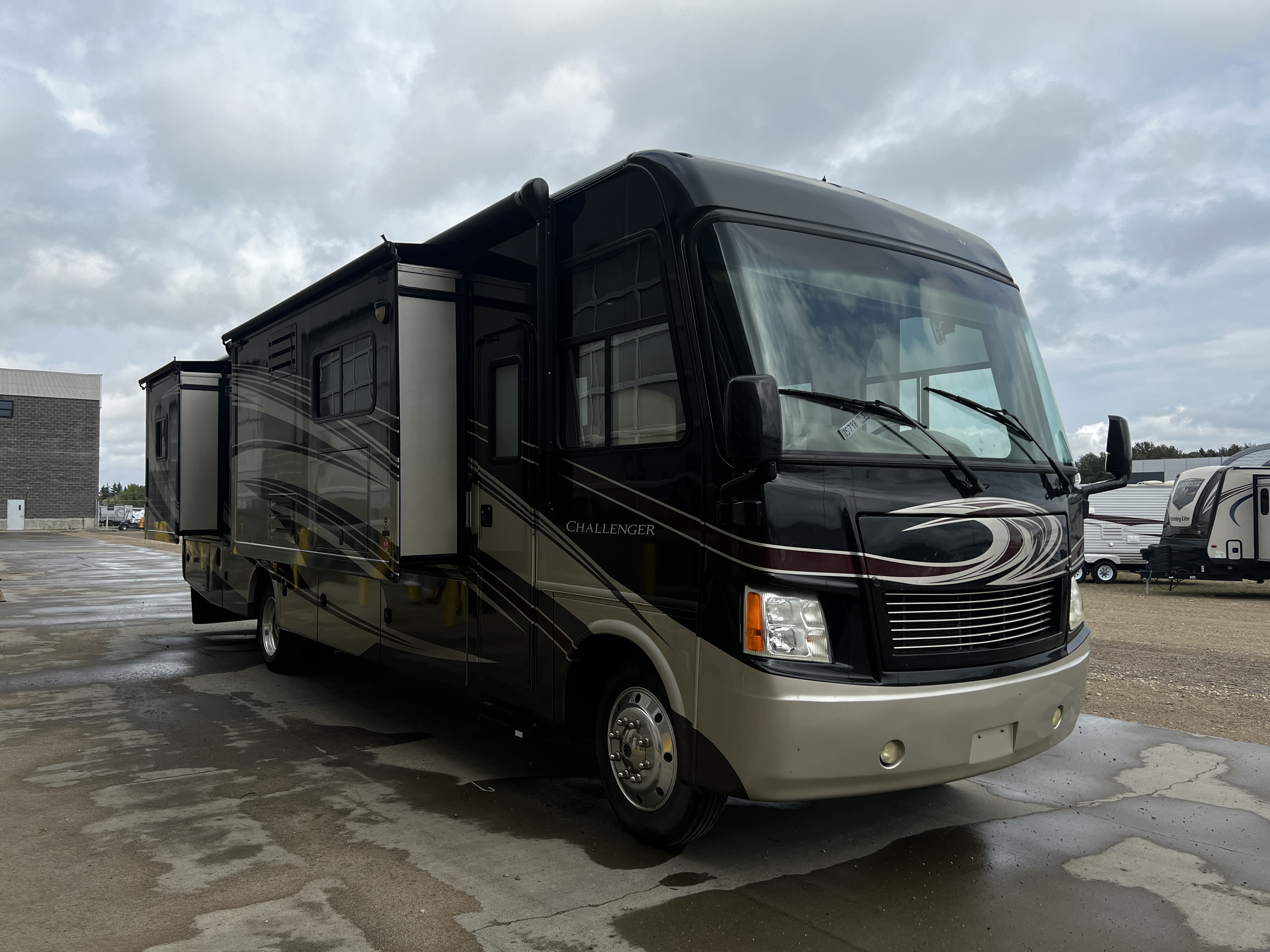 USED 2013 Thor Motor Coach Challenger 37GT