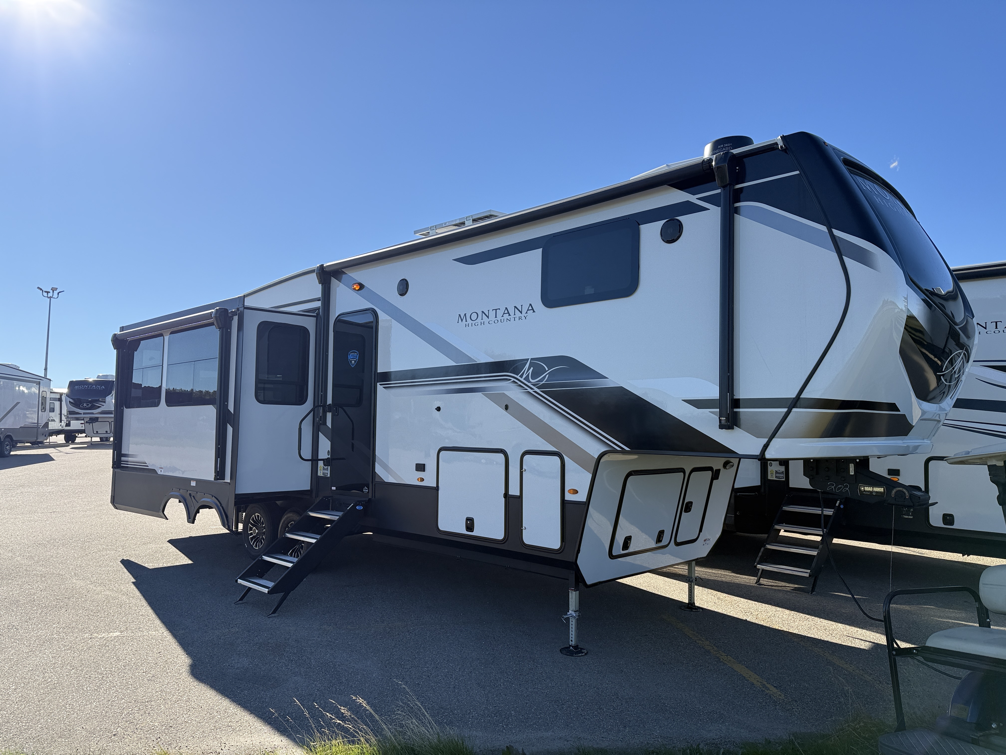 New 2025 Keystone MONTANA 295 RL