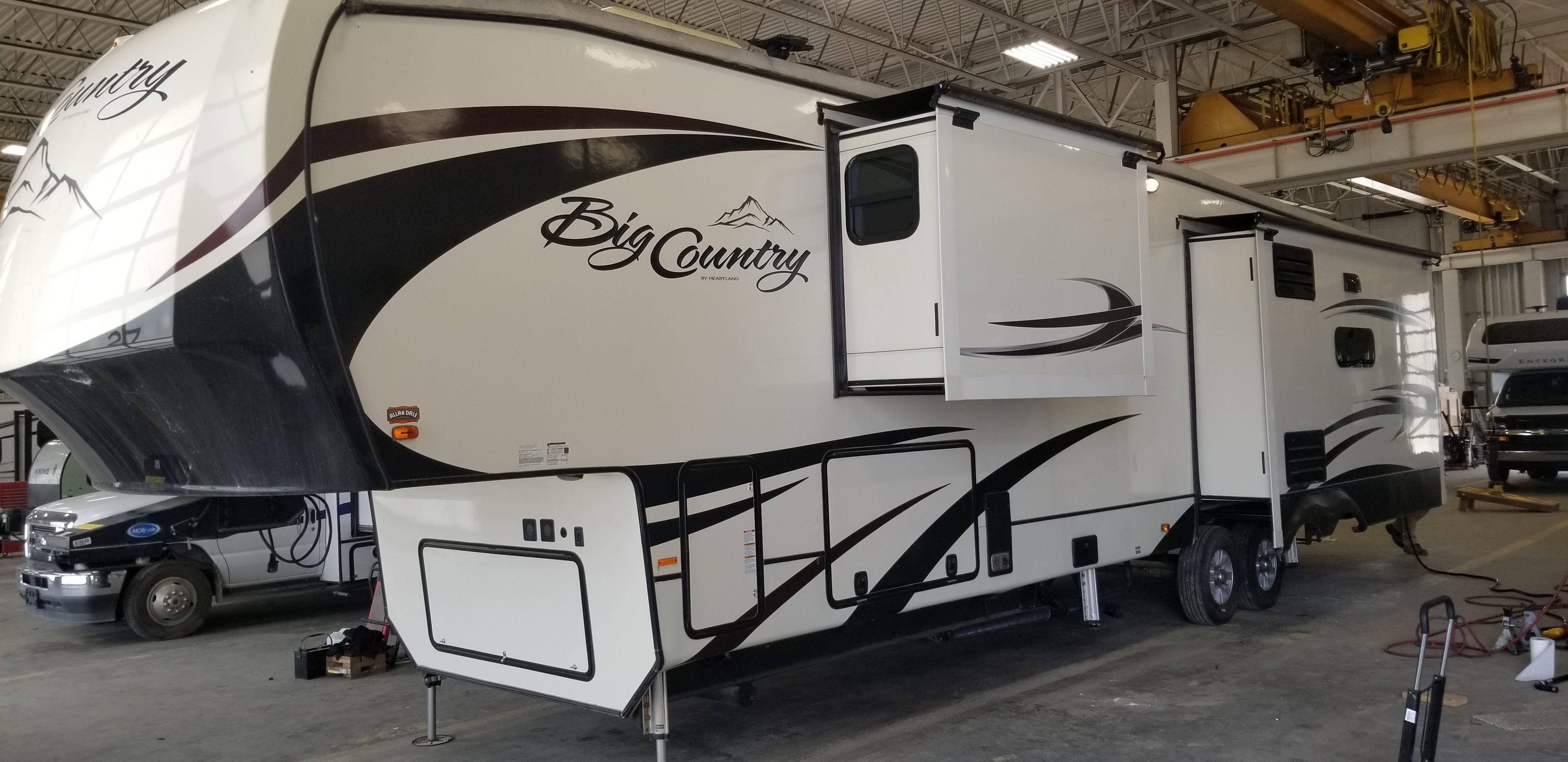 Used 2017 Heartland BIG COUNTRY 3950FB