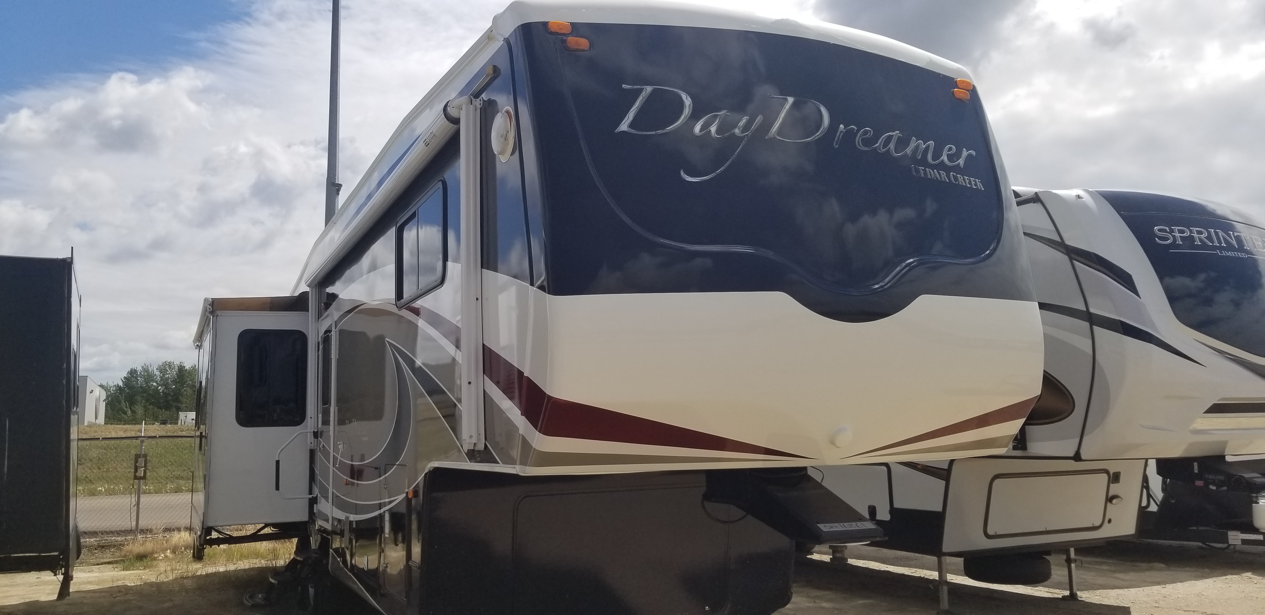 Used 2008 Forest River Day Dreamer 37RLTSD