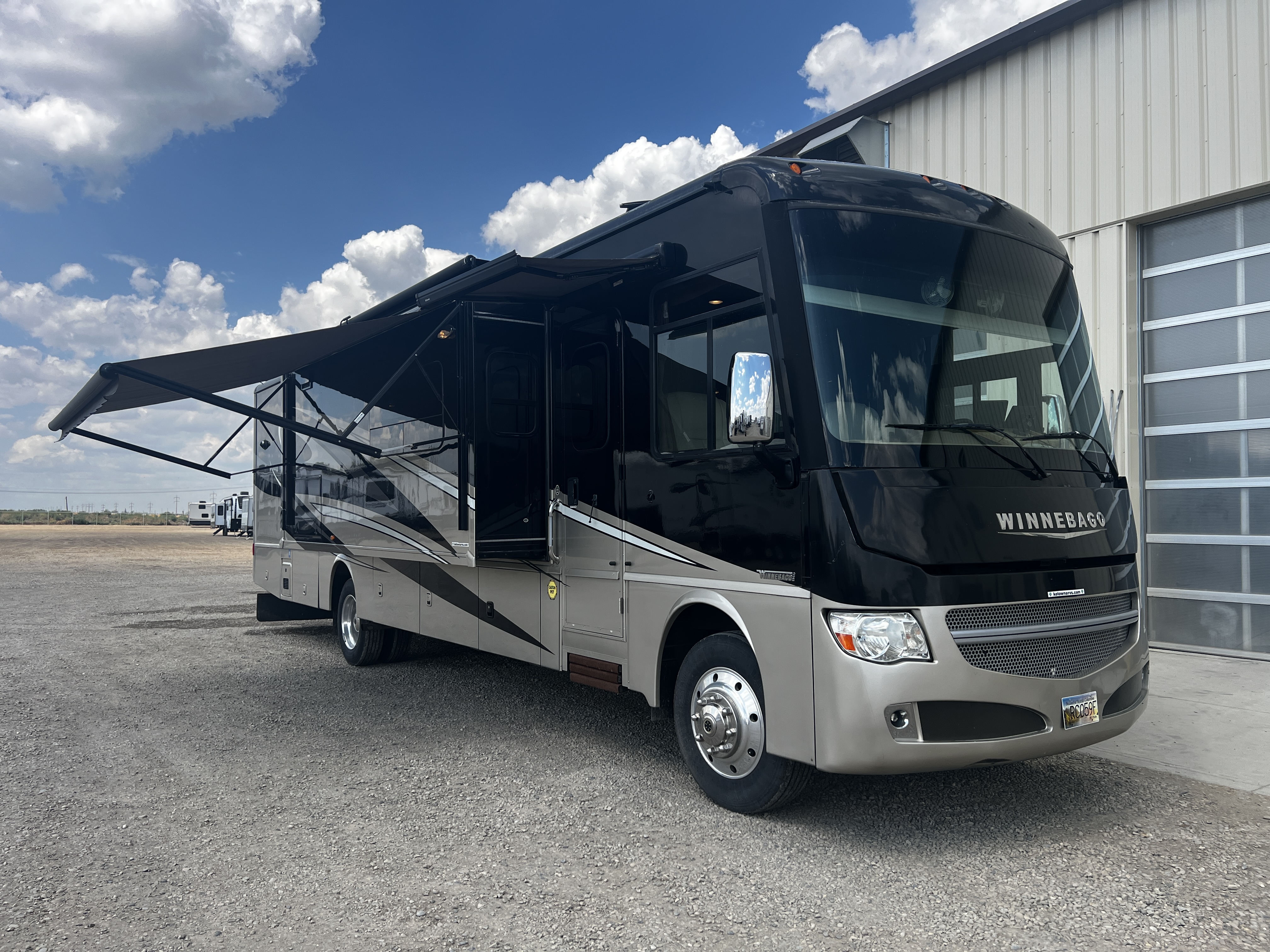 USED 2015 Winnebago ADVENTURER 38Q