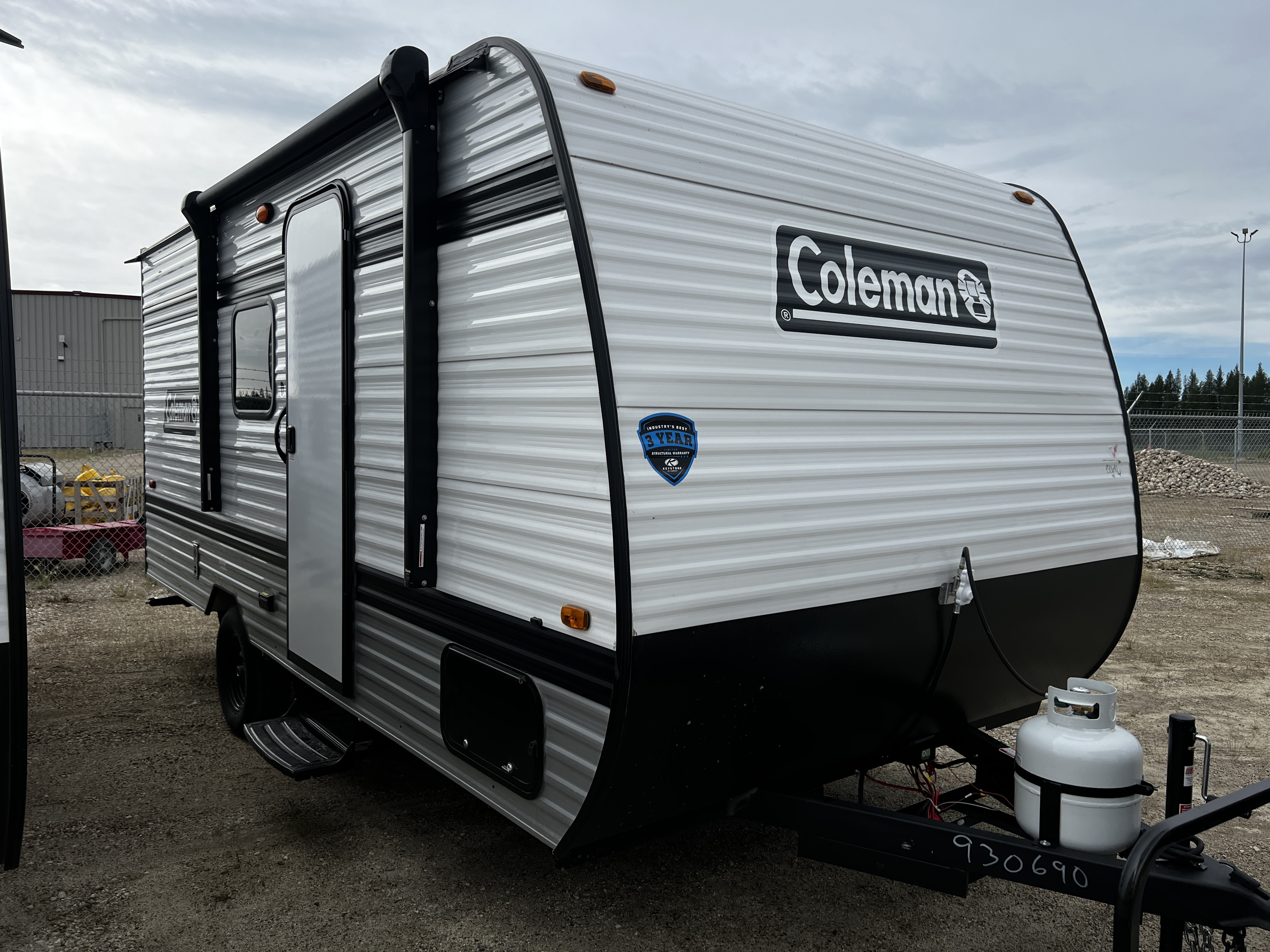 New 2025 Keystone COLEMAN LANTERN 17 B