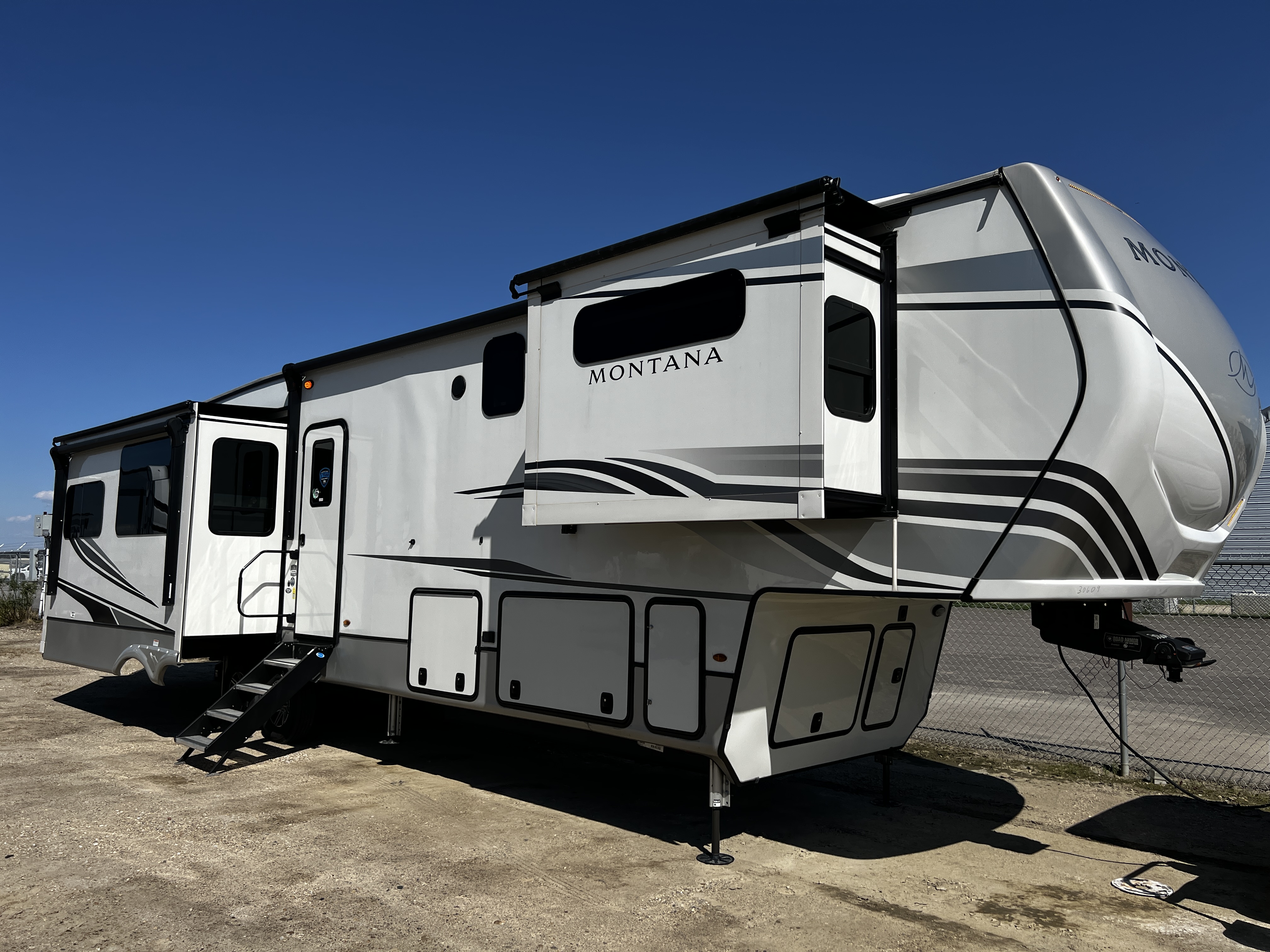 Used 2023 Keystone MONTANA 3781 RL