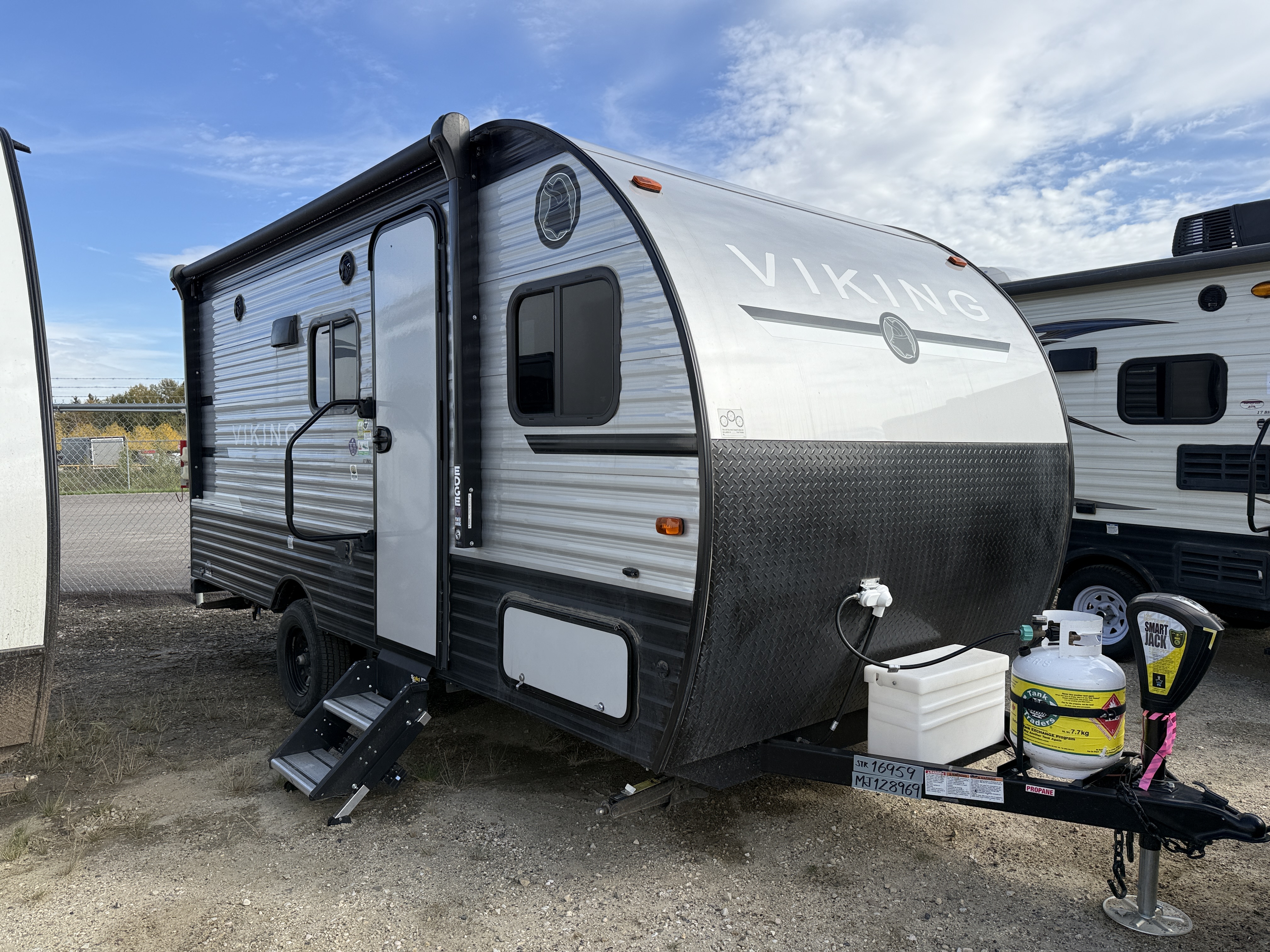 Used 2021 Forest River VIKING 17 BHS