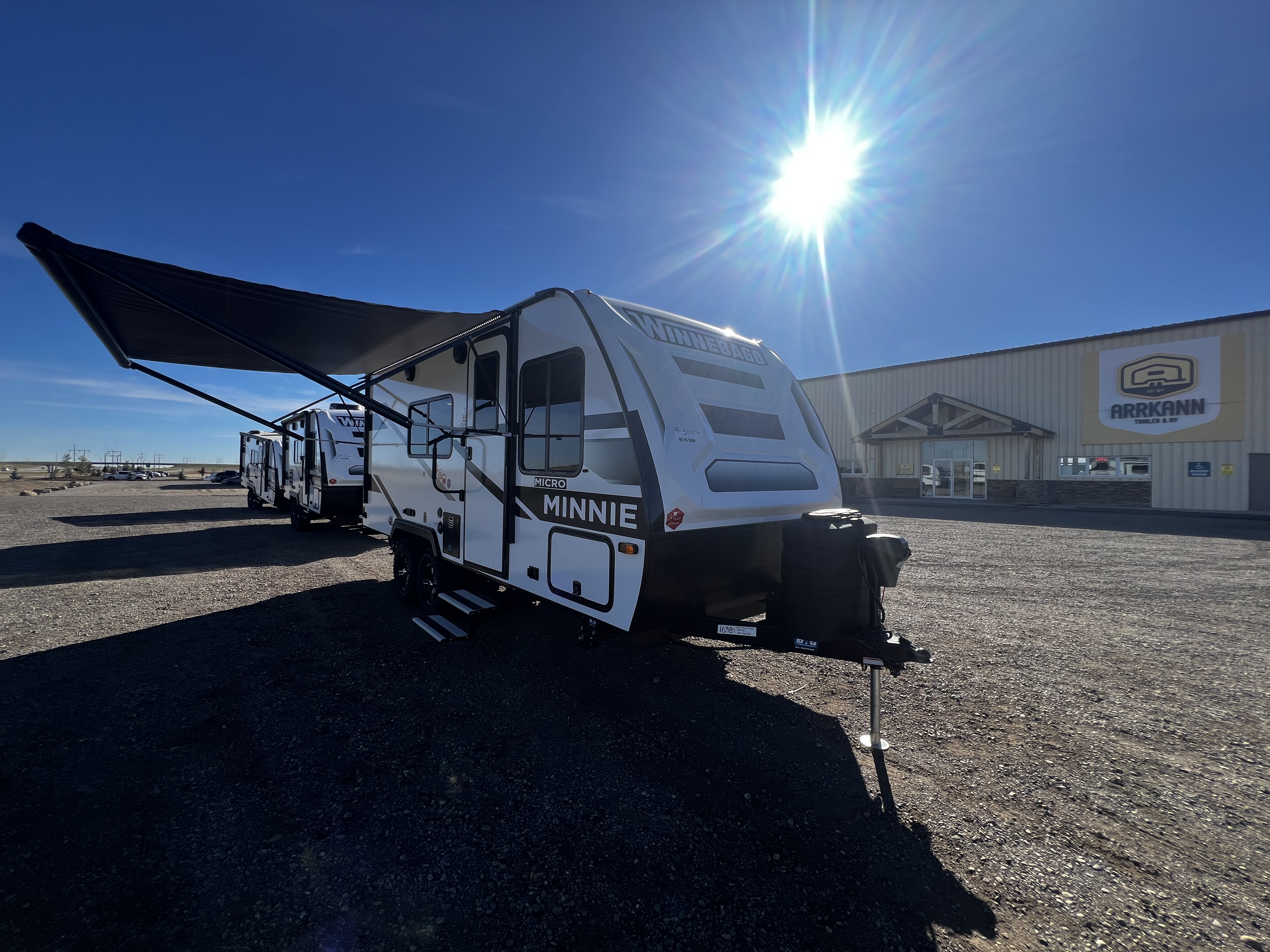 New 2025 Winnebago MICRO MINNIE 2100 BH