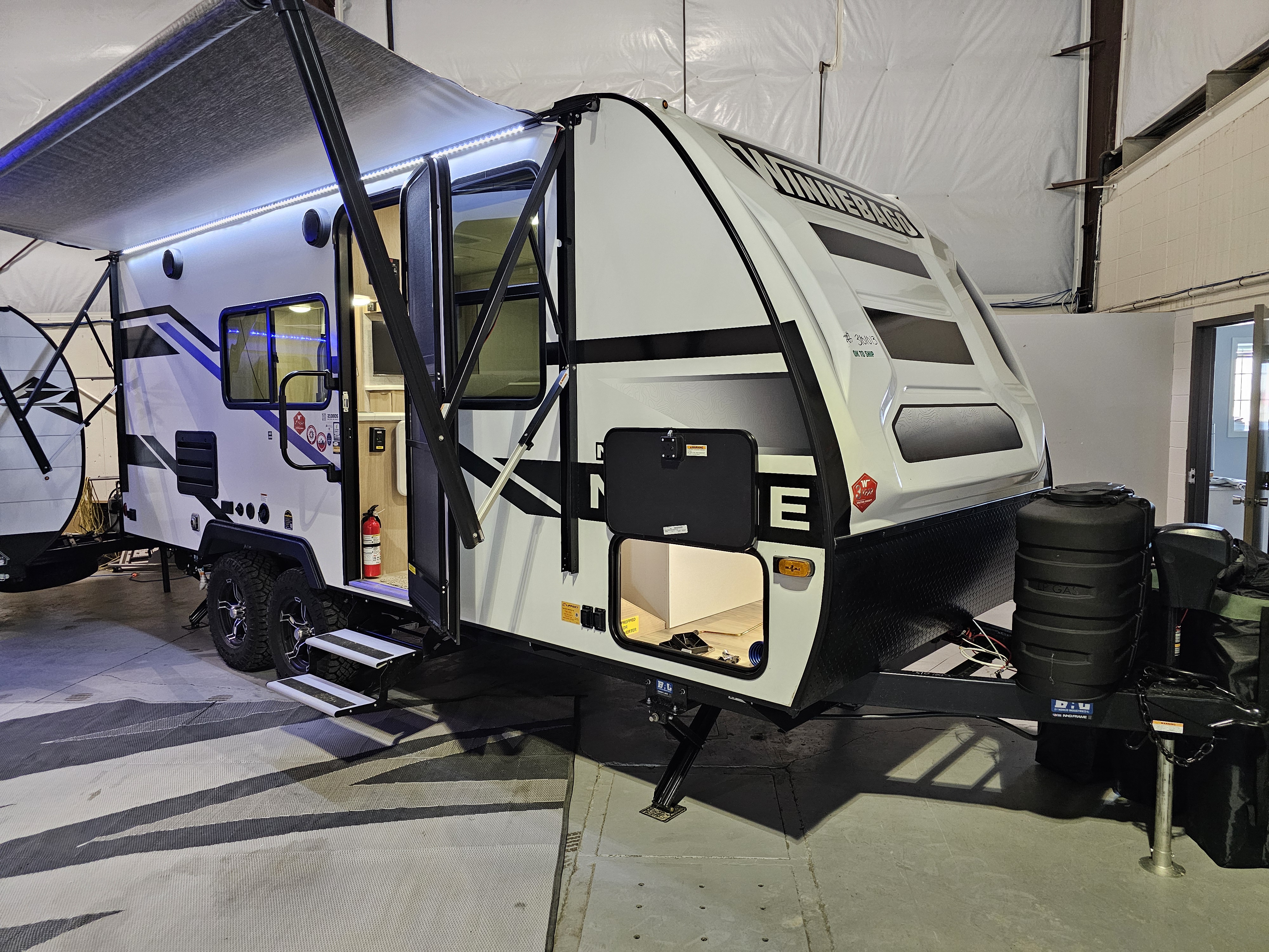 New 2025 Winnebago MICRO MINNIE 2108 DS