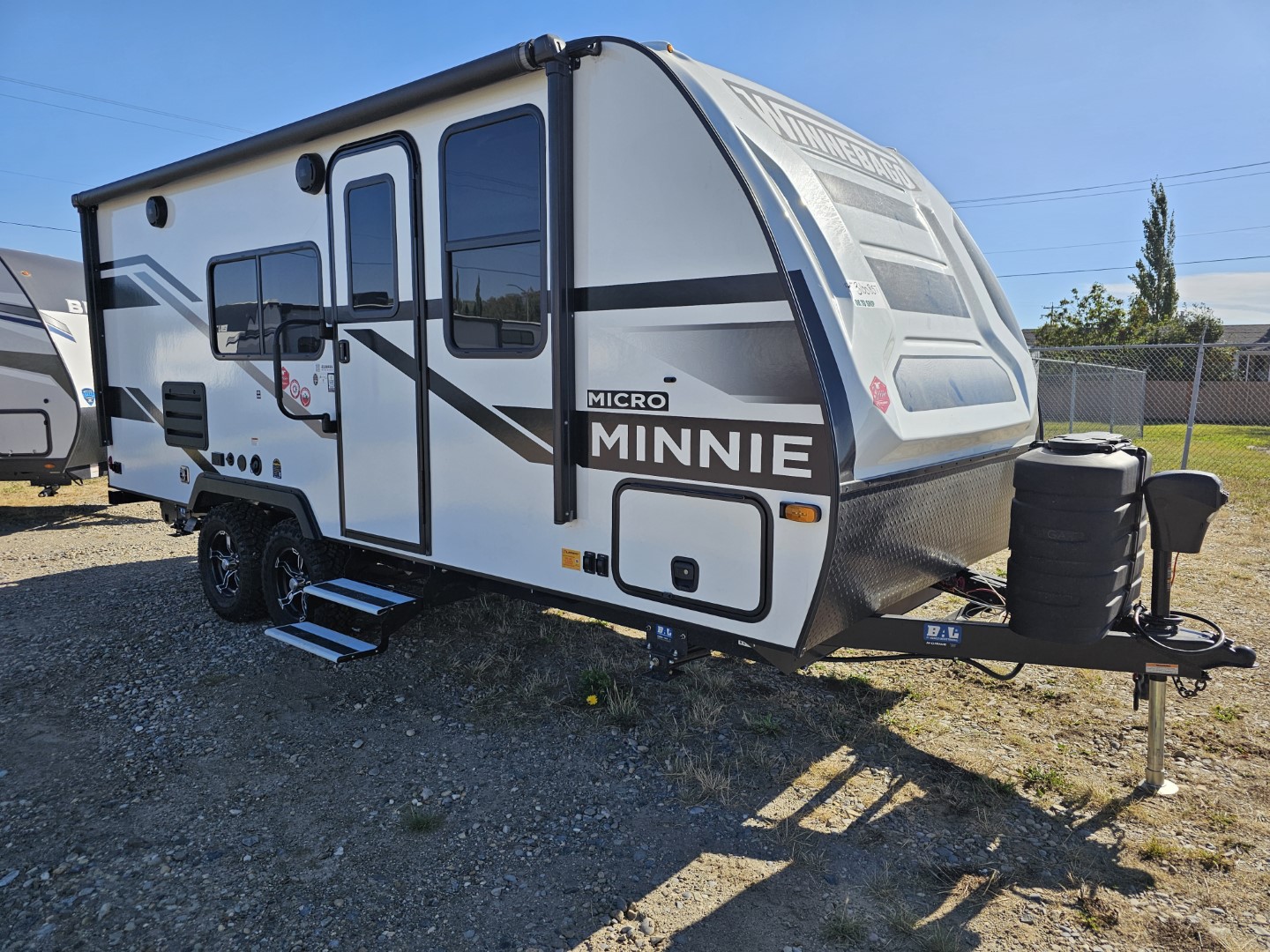 New 2025 Winnebago MICRO MINNIE 2108 FBS