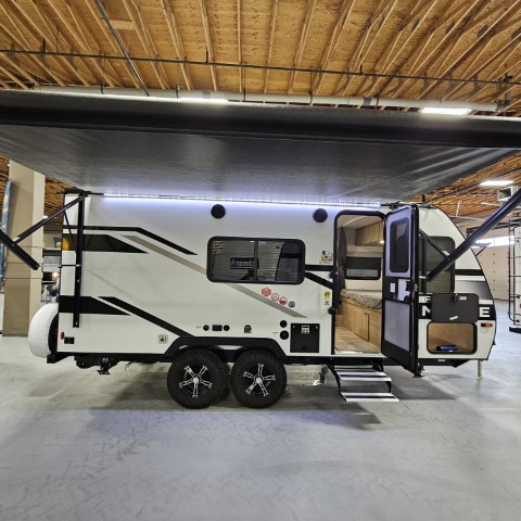 New 2025 Winnebago MICRO MINNIE 2100 BH