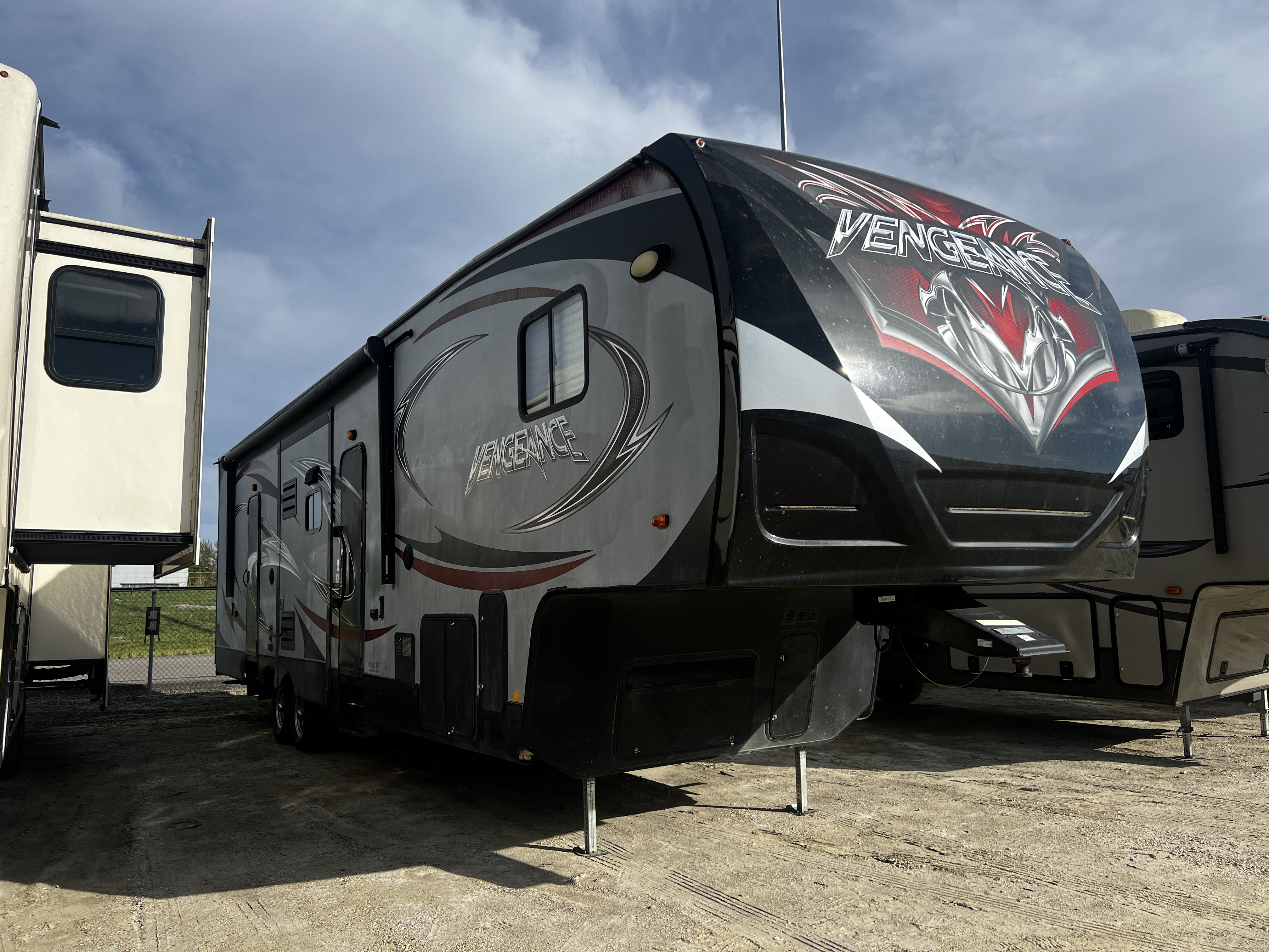 Used 2014 Forest River VENGEANCE 320A