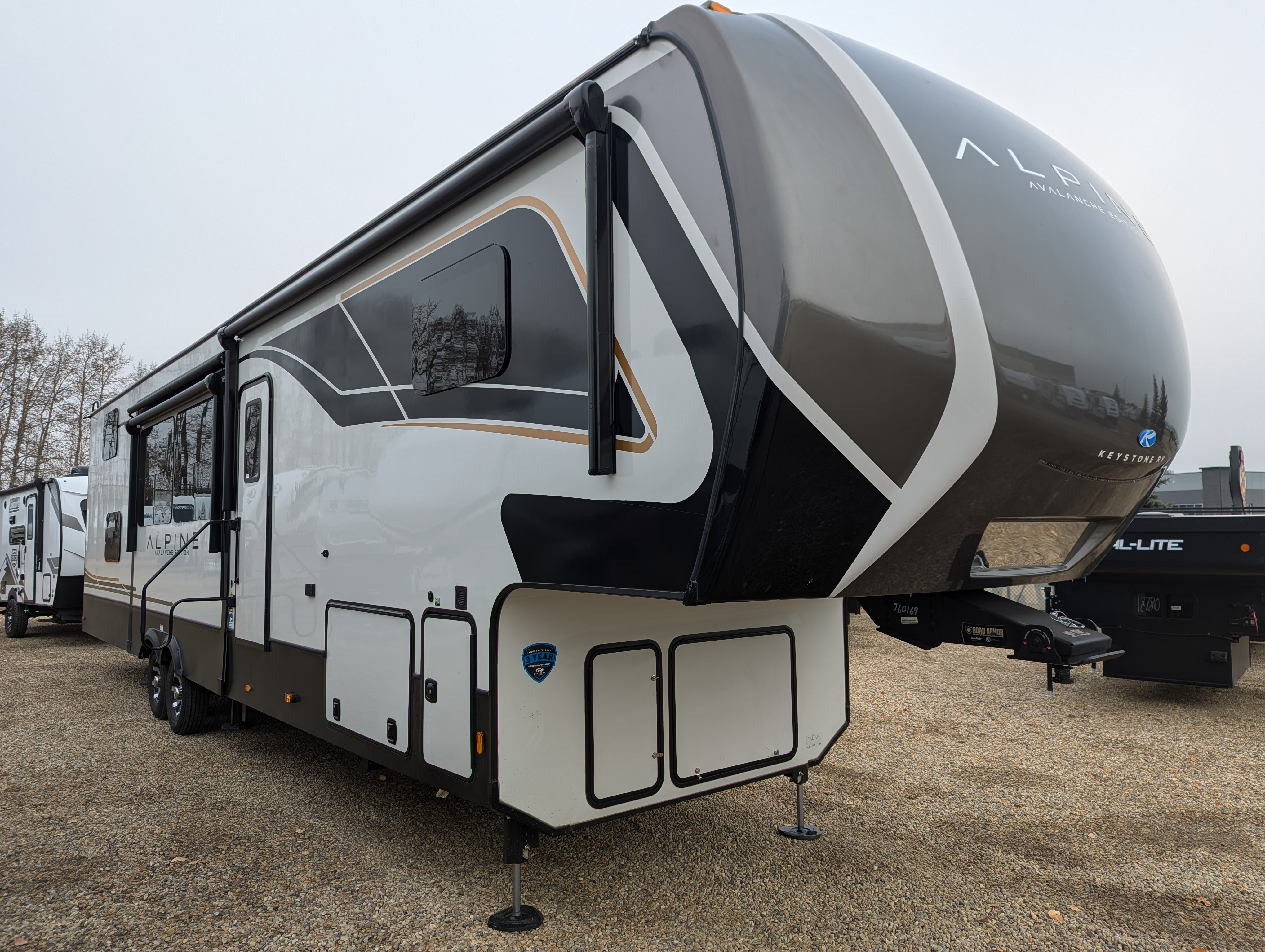 New 2025 Keystone AVALANCHE 390 DS