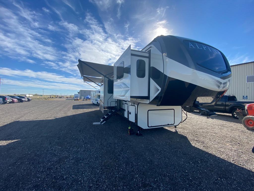 USED 2022 Keystone ALPINE 3712KB