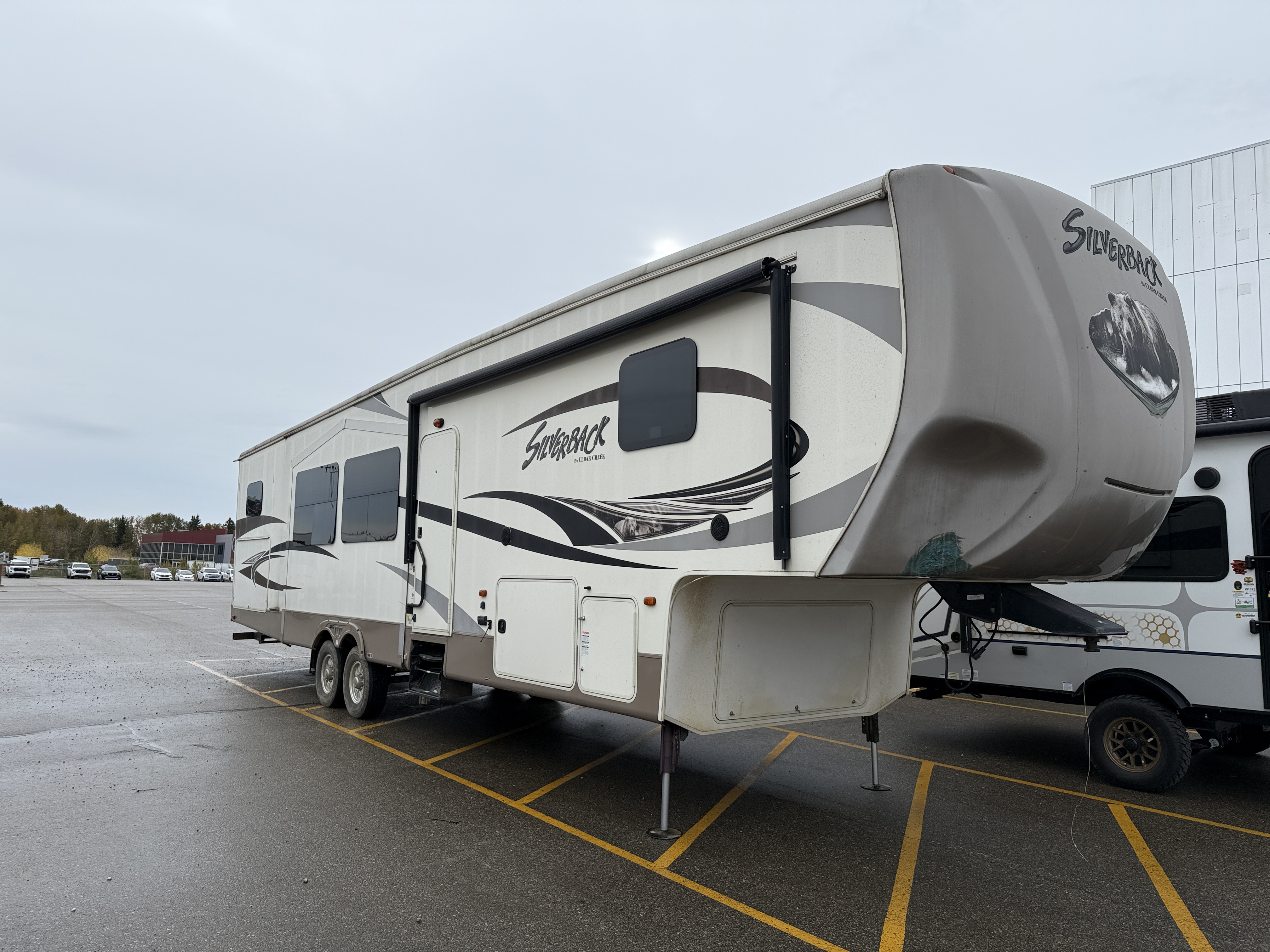 Used 2015 Forest River CEDAR CREEK SILVERBACK 37BH