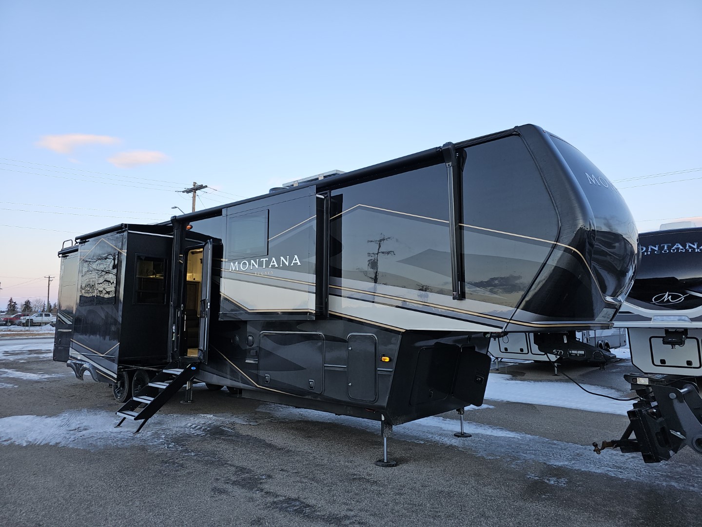 New 2025 Keystone MONTANA 3901 RK