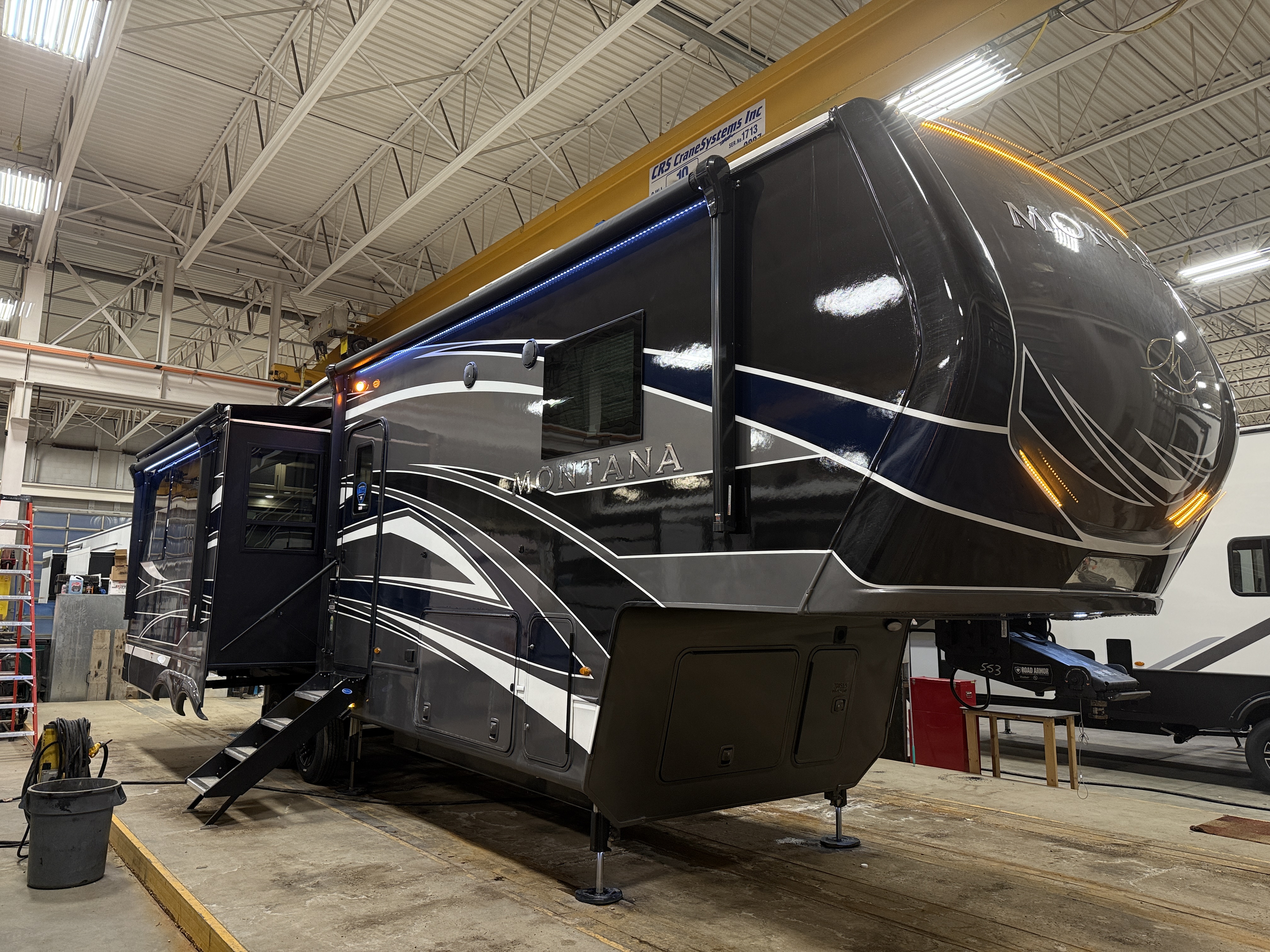 New 2025 Keystone MONTANA 3123 RL