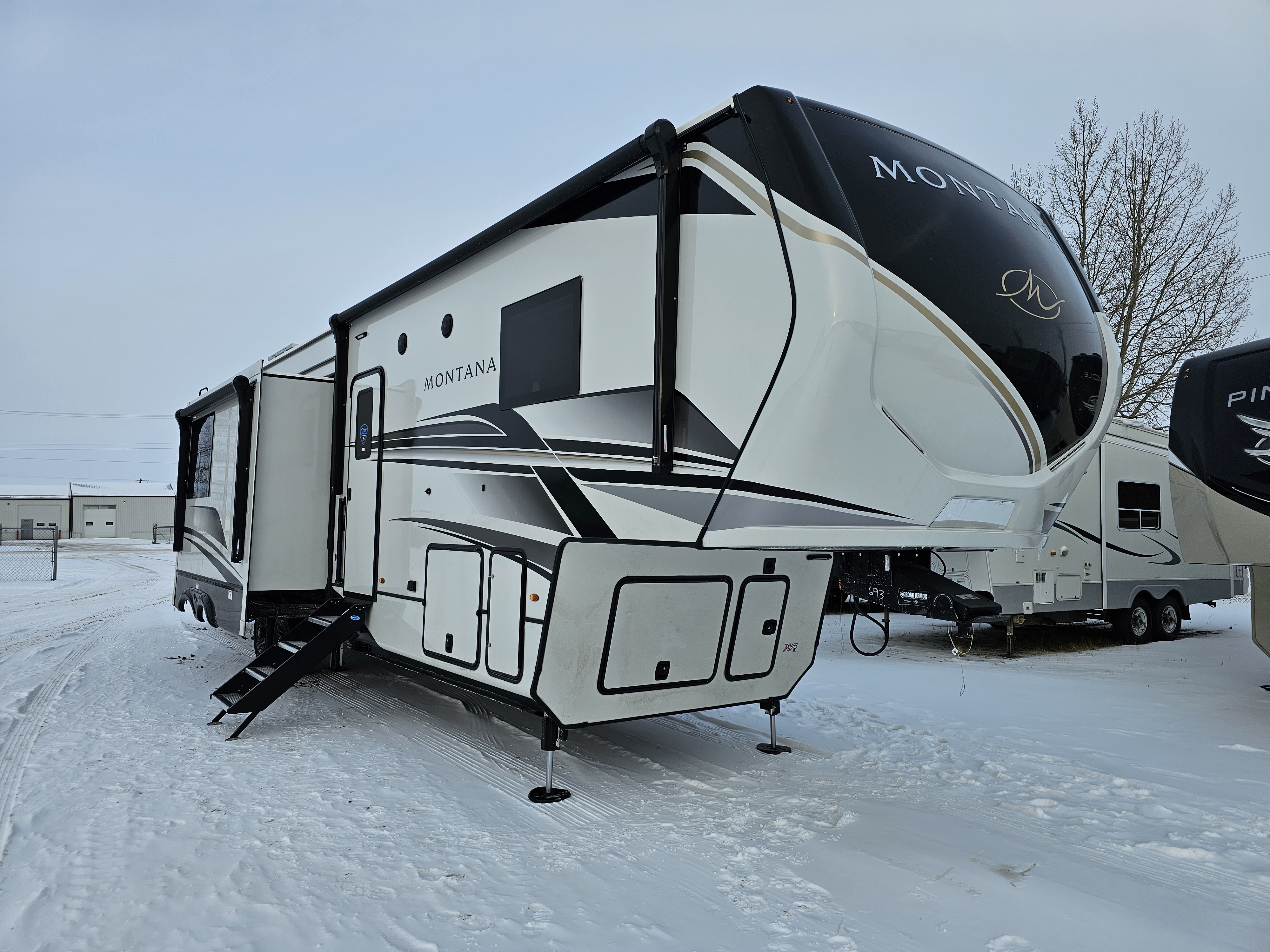 New 2025 Keystone MONTANA 3915 TB