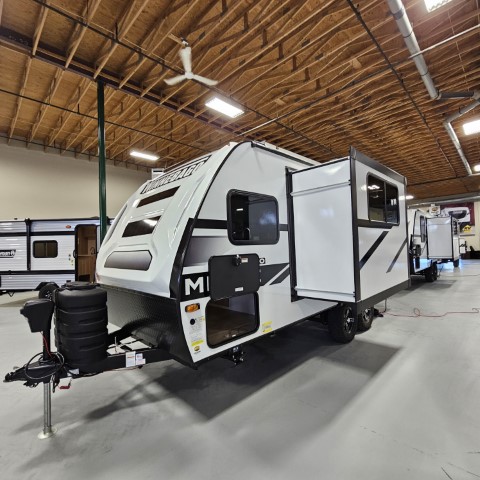 New 2025 Winnebago MICRO MINNIE 2100 BH