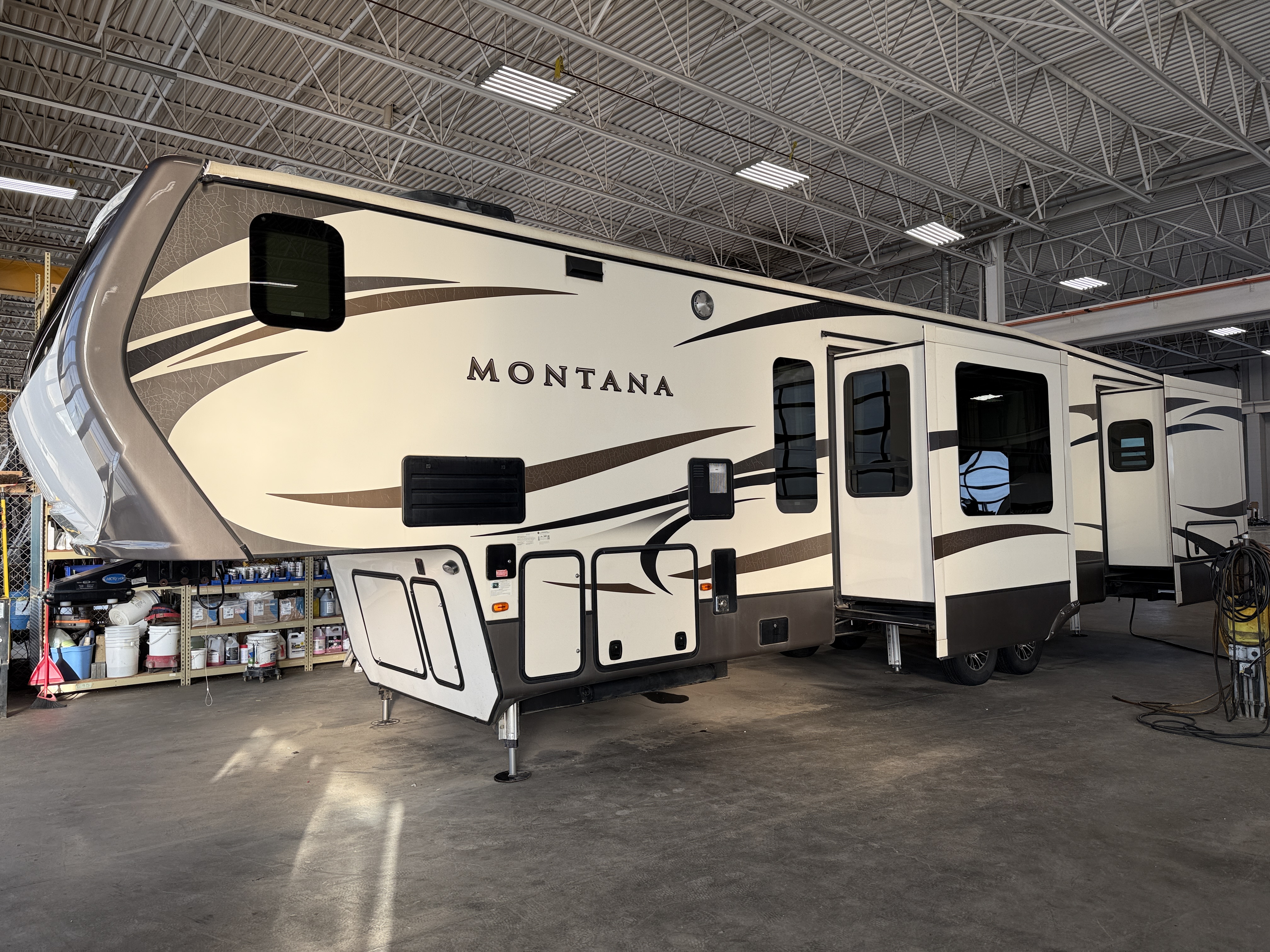 Used 2017 Keystone MONTANA 3820 FK