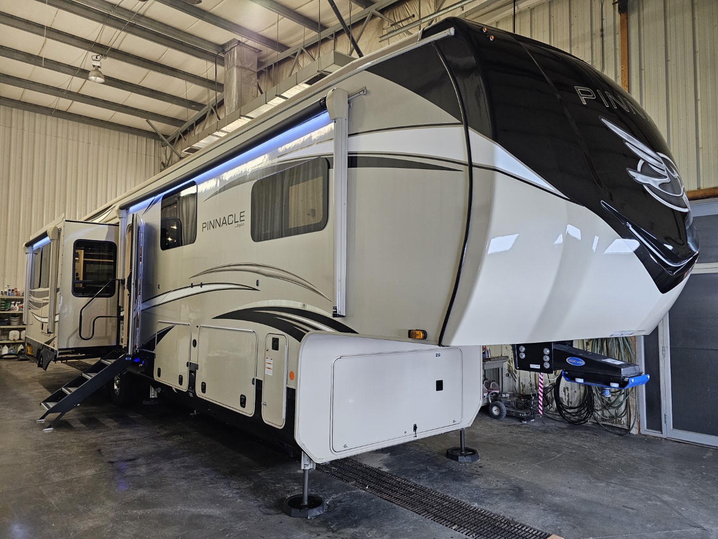 USED 2022 Jayco PINNACLE 37 MDQS