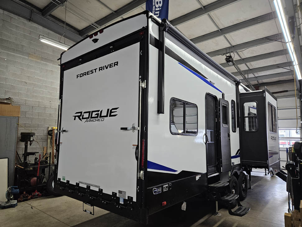 Rogue Armored 341GS11 Toy Hauler