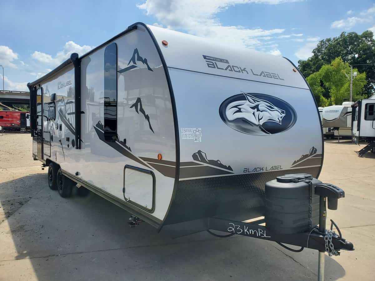 NEW 2024 Forest River Cherokee Grey Wolf Black Label 23MKBL - Bayou Outdoor Supercenter