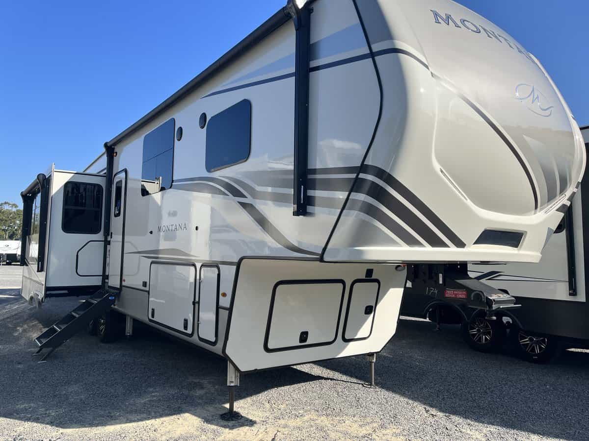 NEW 2024 Keystone MONTANA 3231CK | Albany, LA