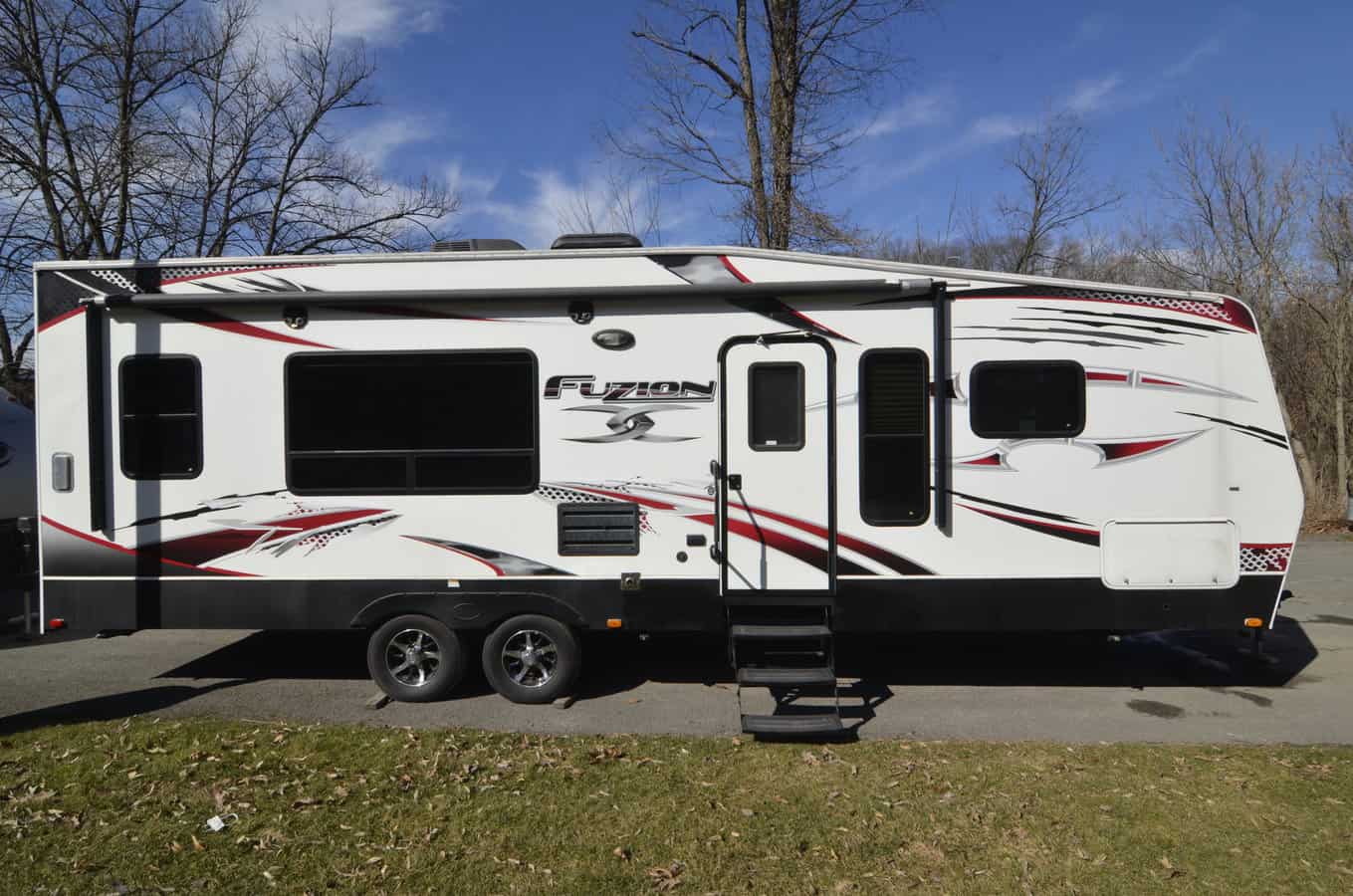 SOLD USED 2011 Keystone Fuzion 295