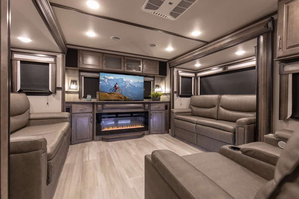 NEW 2022 Grand Design Solitude 375 RES 375RES-R | Tulsa, OK