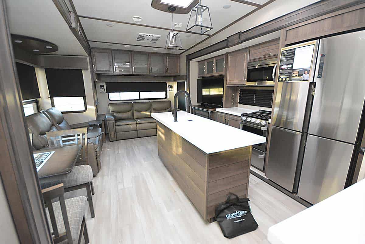 NEW 2022 Grand Design Solitude S Class 2930 RL 2930RLR Tulsa, OK