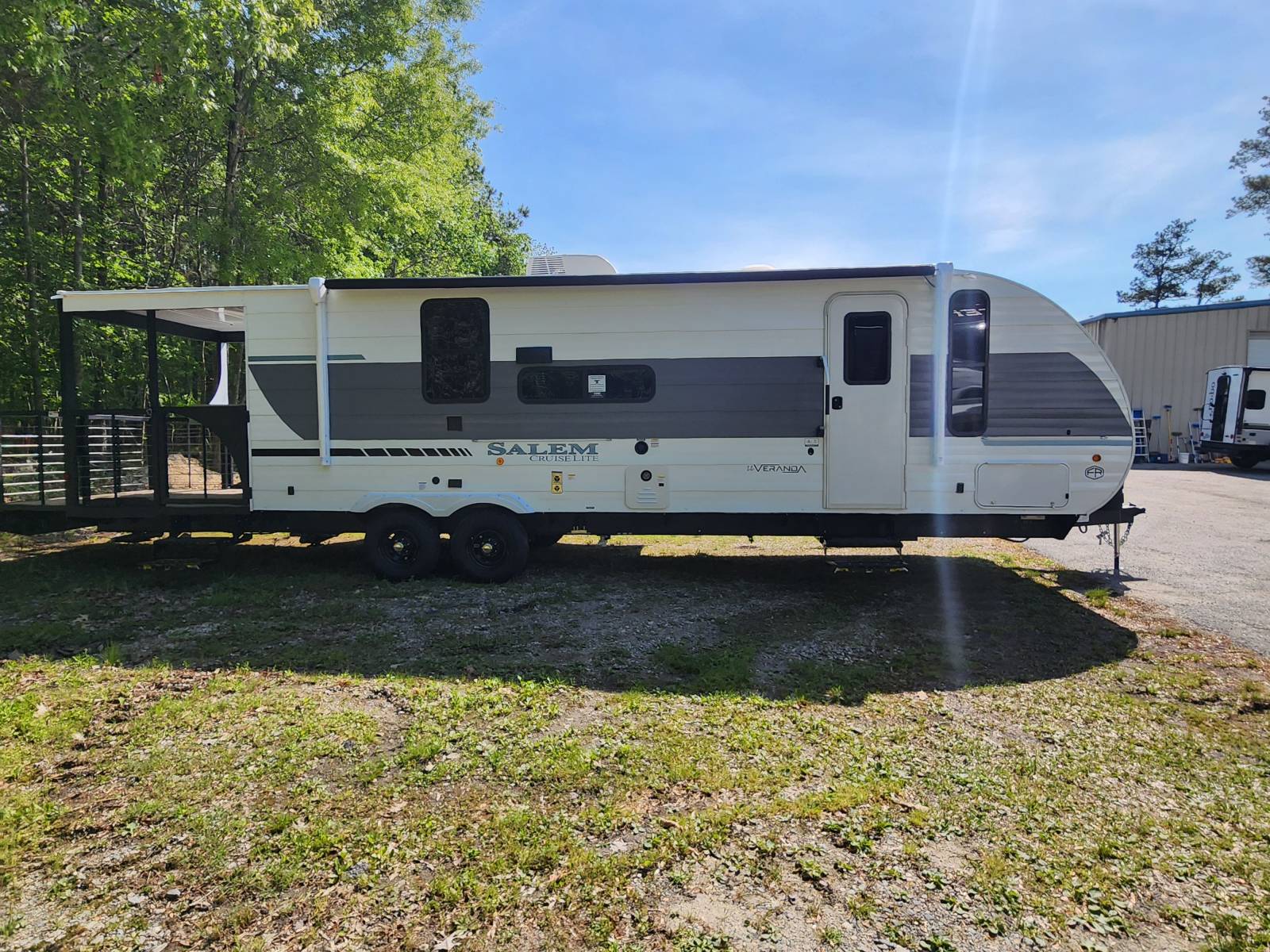 2025 Forest River Salem 22Veranda