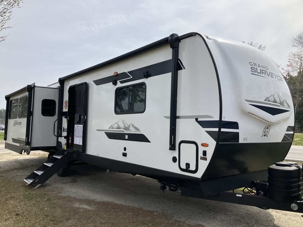 NEW 2024 Forest River Surveyor 305RLBS - Coastal RV