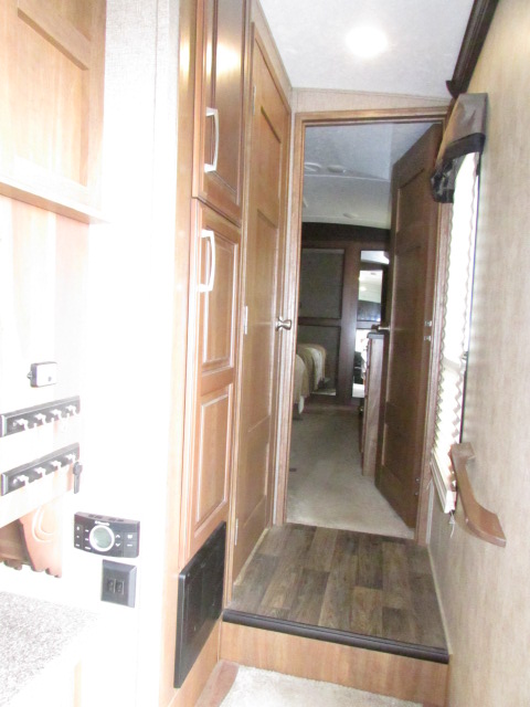 2015 Keystone Montana 3610RL 5th wheel trailer | Maroa, IL