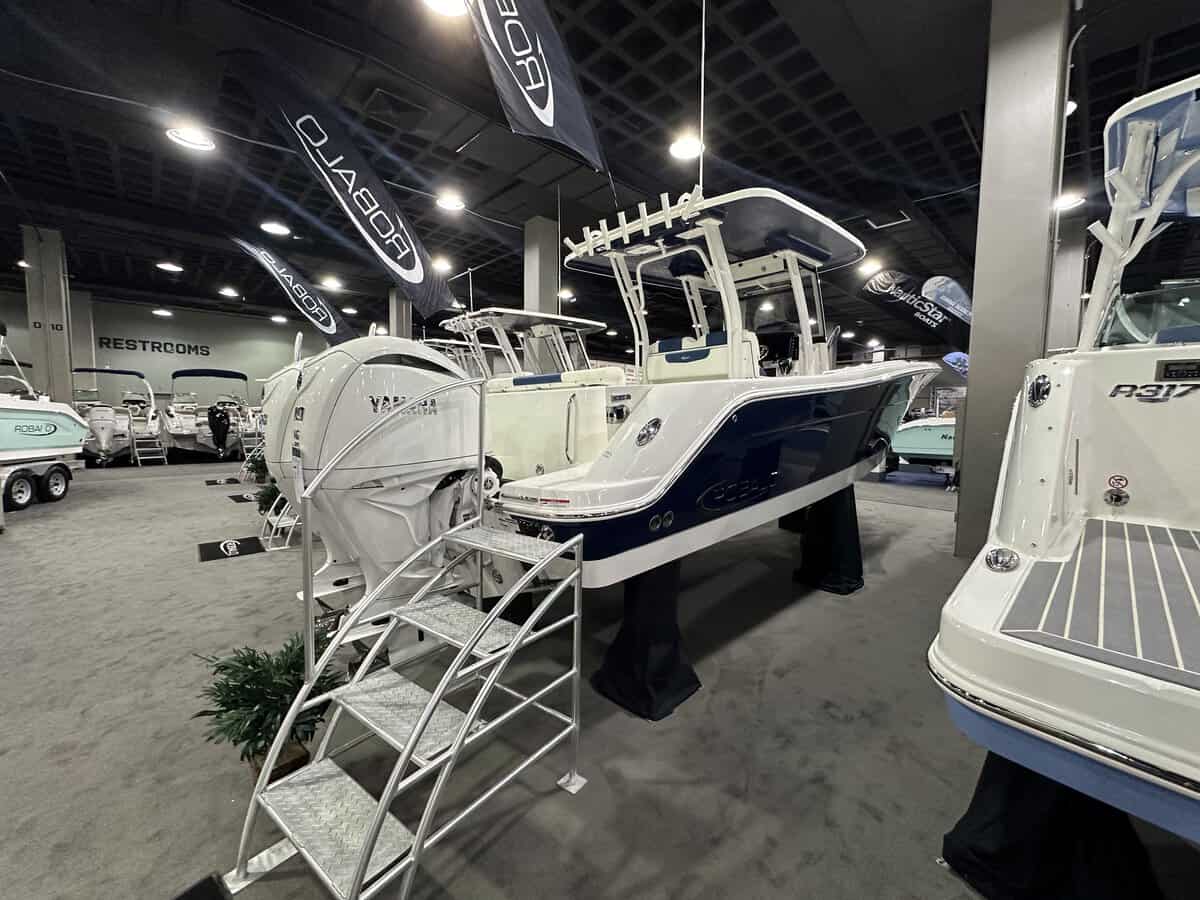 NEW 2024 Robalo R302 - Great Bay Marine