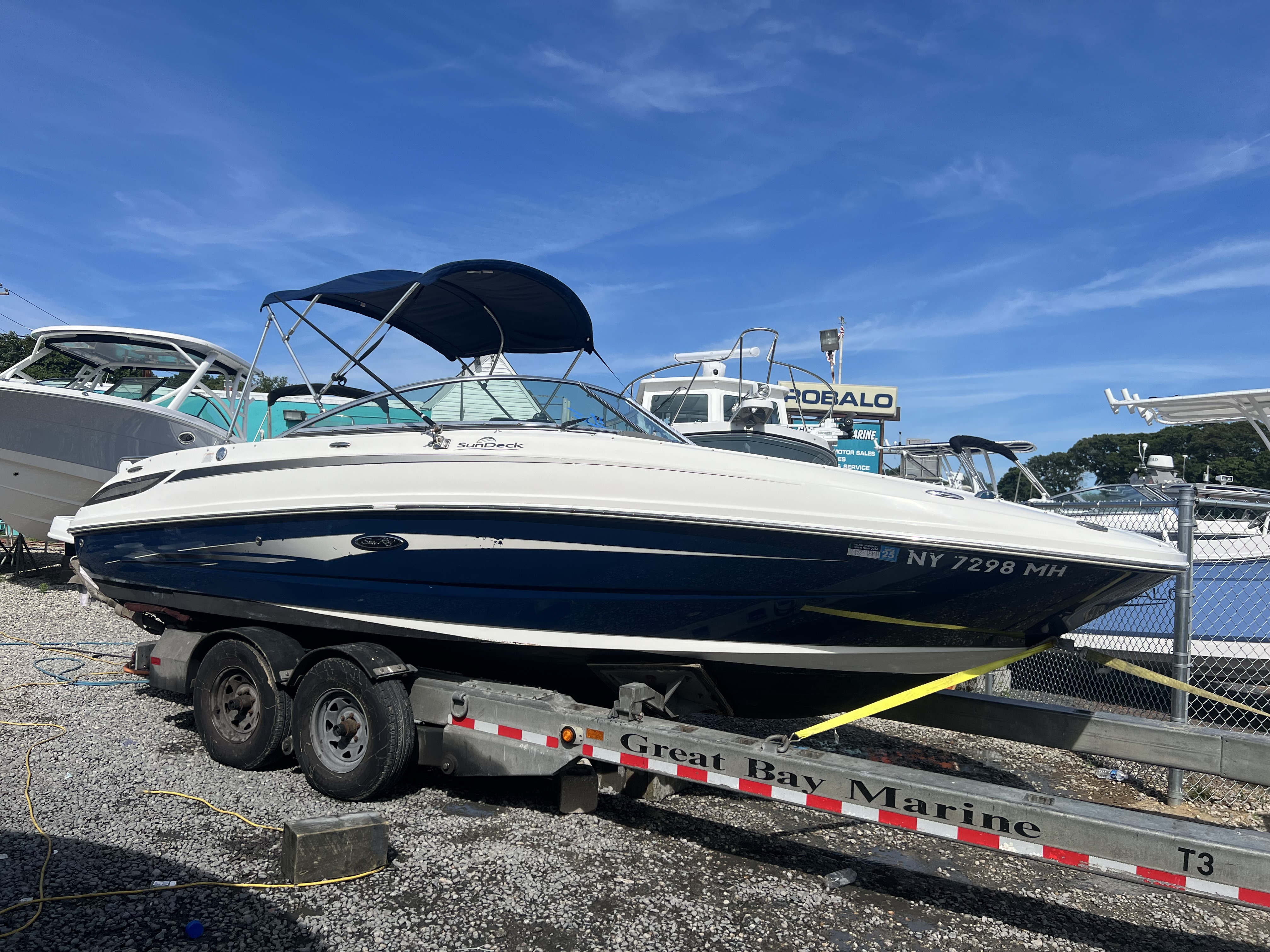 USED 2011 Sea Ray 240 Sundeck - Great Bay Marine