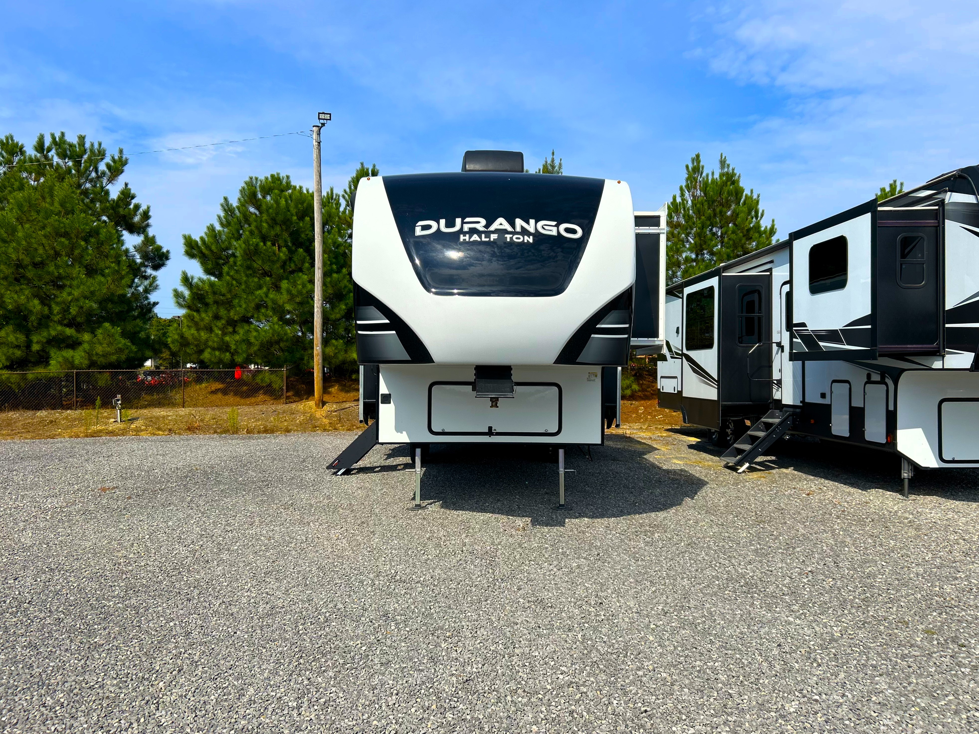 Image of 2022 KZ RV DURANGO HALF-TON 256 RKT