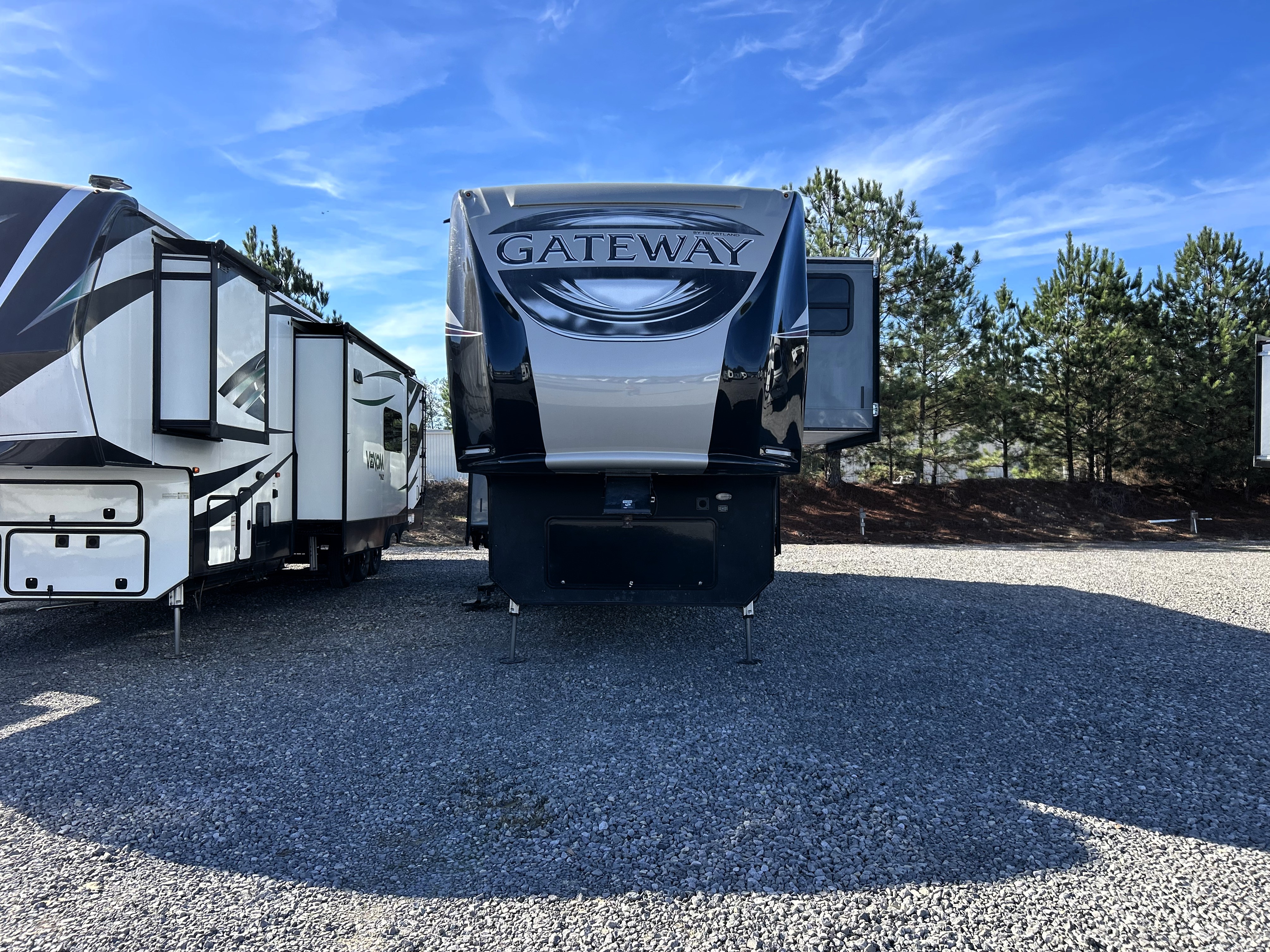 Image of 2018 HEARTLAND RV GATEWAY 3200 RLS