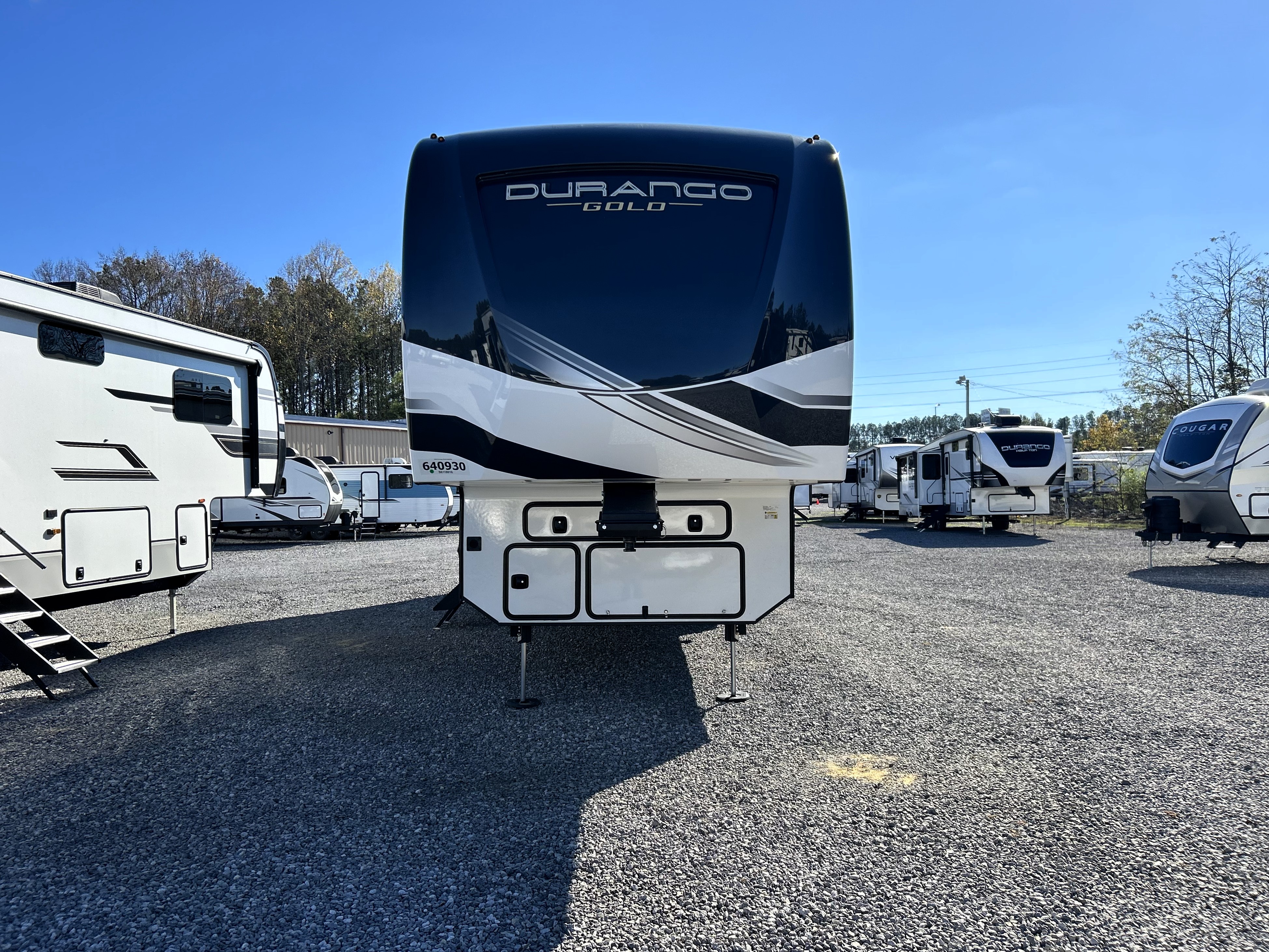 Image of 2025 KZ RV DURANGO GOLD 366 FBQ