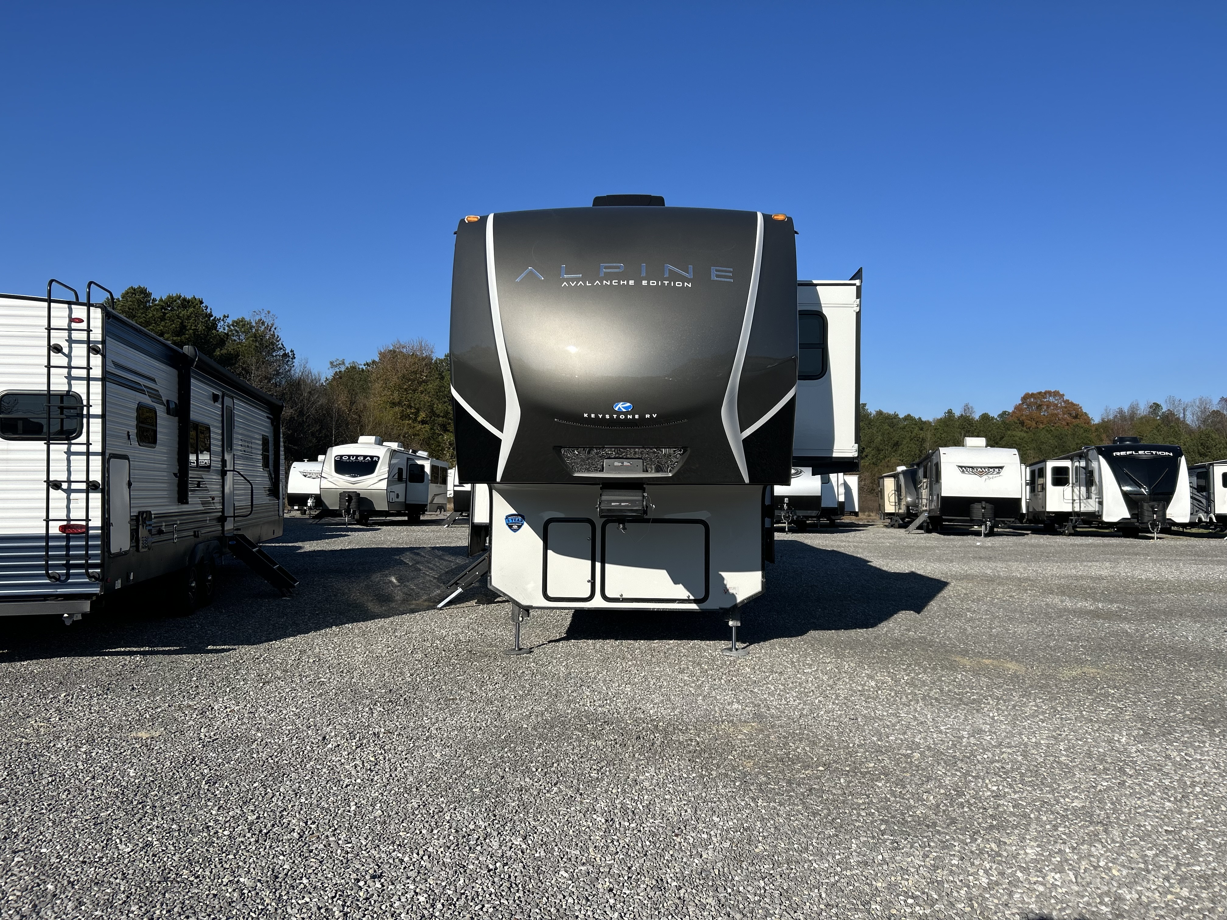 Image of 2025 KEYSTONE RV ALPINE AVALANCHE EDITION 390 DS