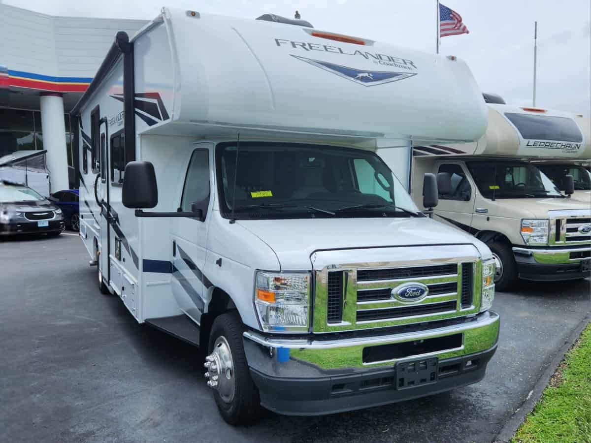 NEW 2024 Coachmen Freelander 29KB St. Louis, MO