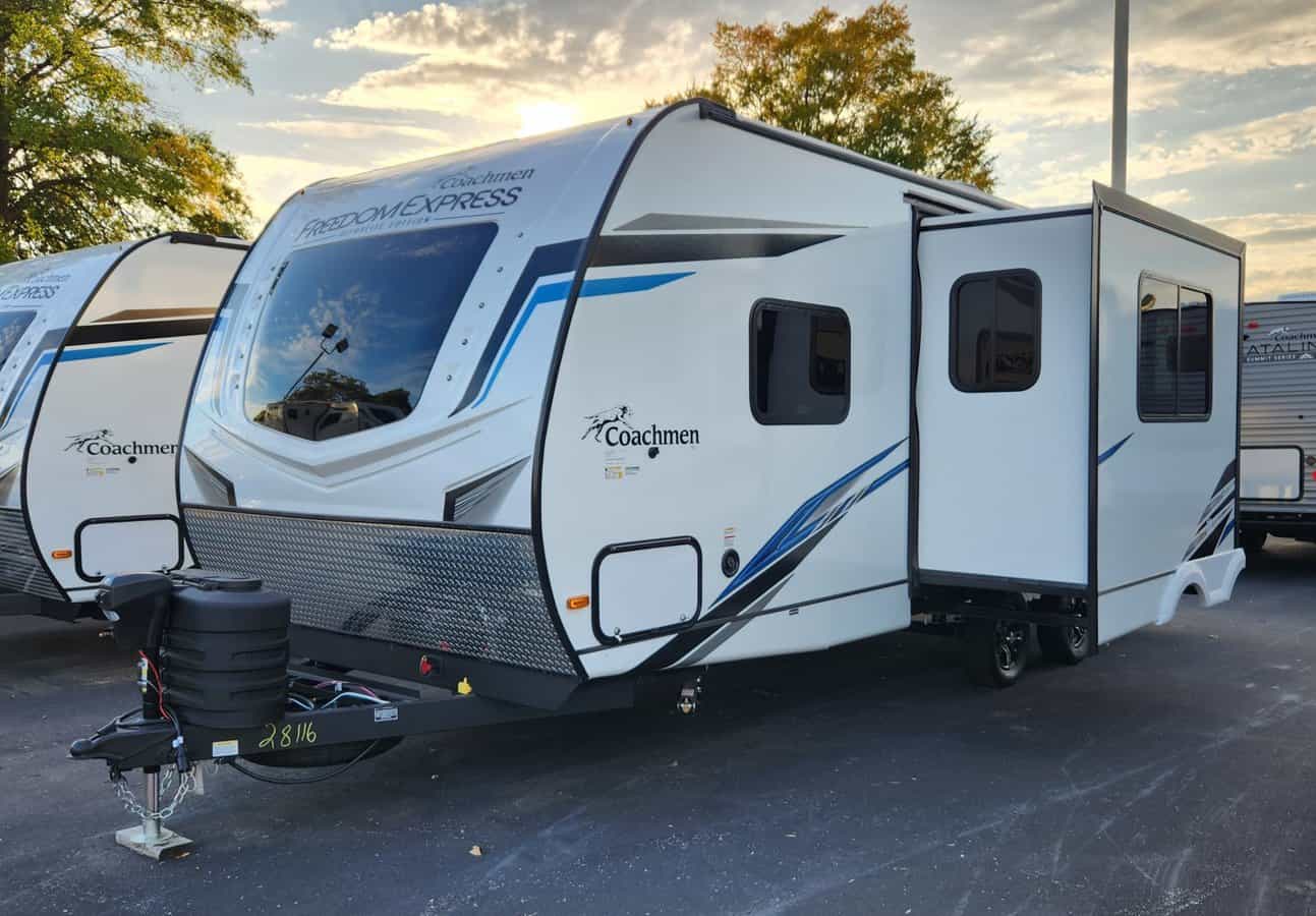 NEW 2024 Coachmen Freedom Express 257BHS St. Louis, MO