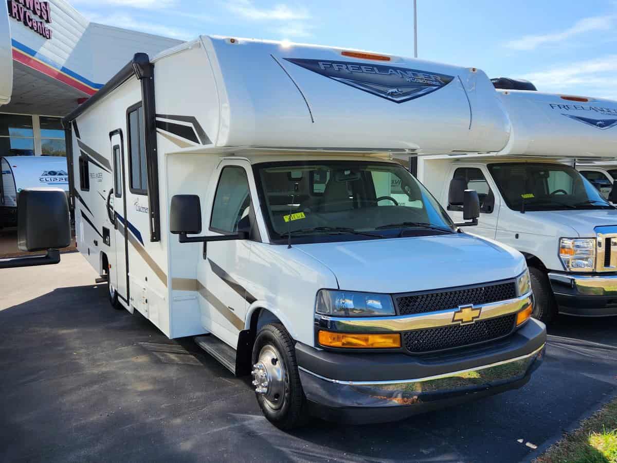 NEW 2024 Coachmen Freelander 27QB St. Louis, MO