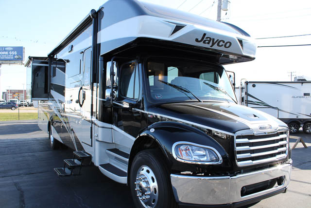 New 2025 Jayco Seneca 37K - Rick's RV Center