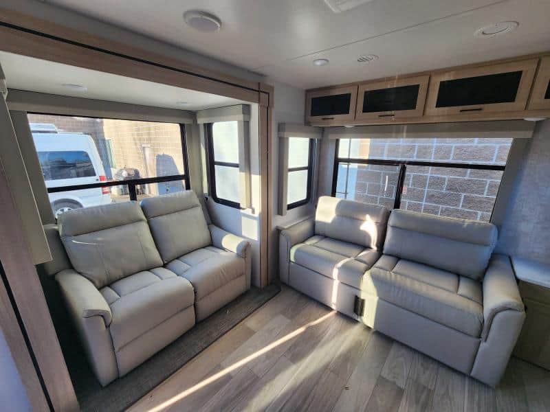 New 2023 Winnebago Voyage 2730rl