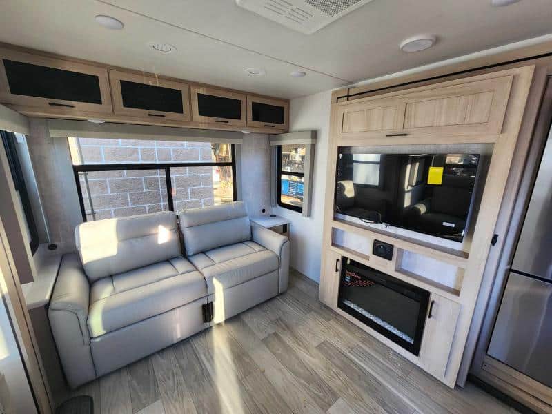 NEW 2023 Winnebago Voyage 2730RL